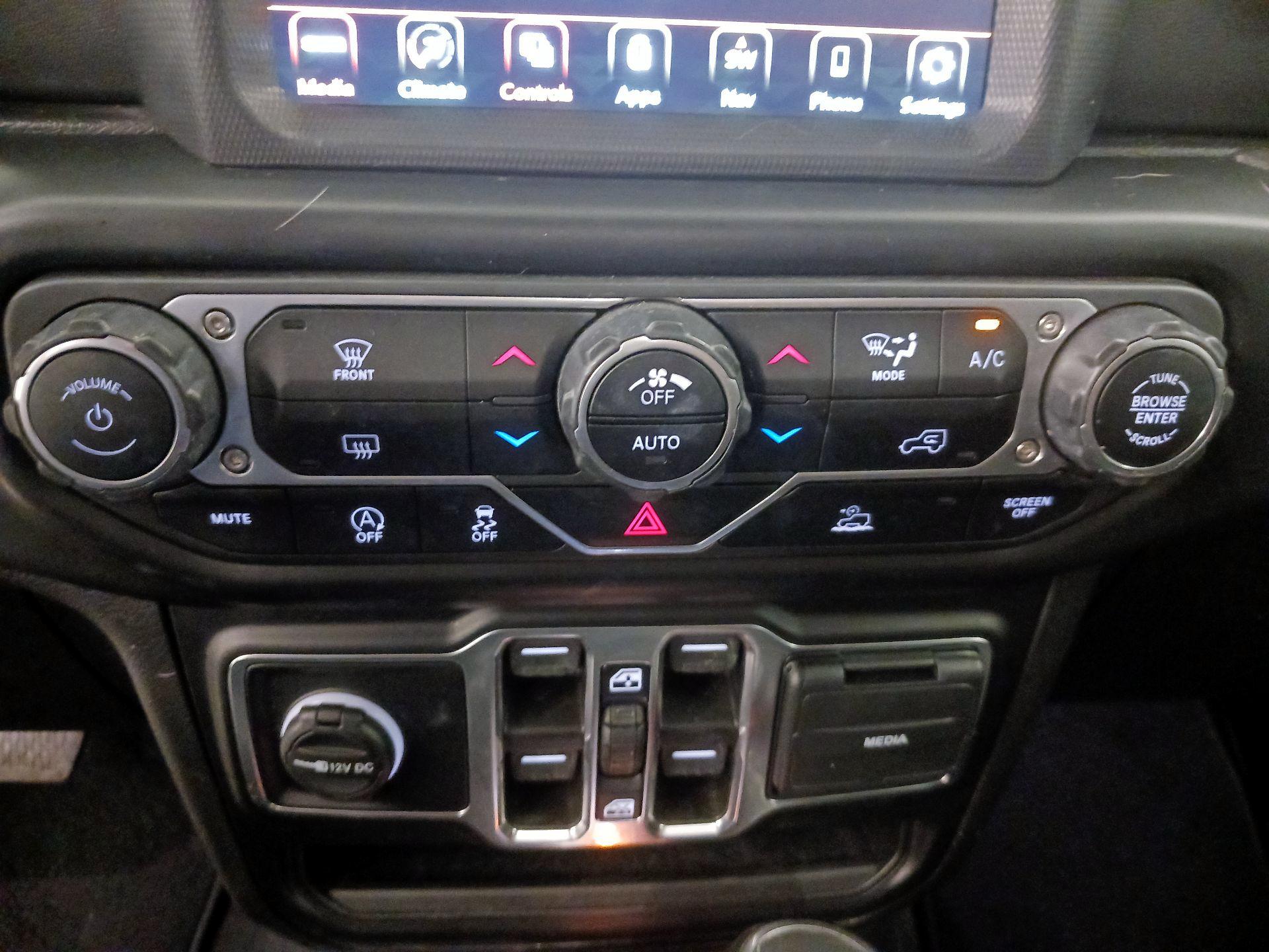 Thumbnail: 2021 Jeep Gladiator - 17