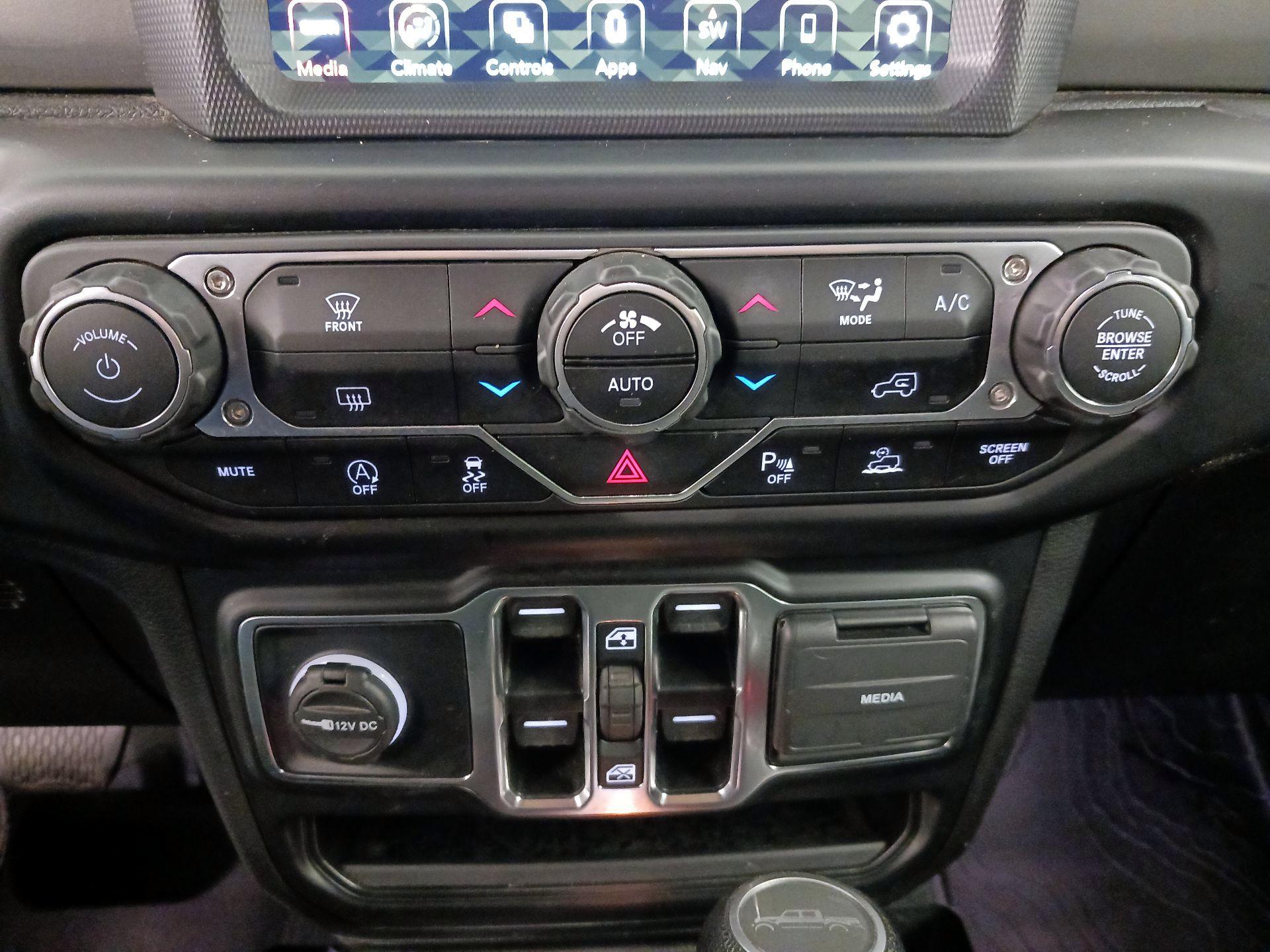 Thumbnail: 2022 Jeep Gladiator - 17