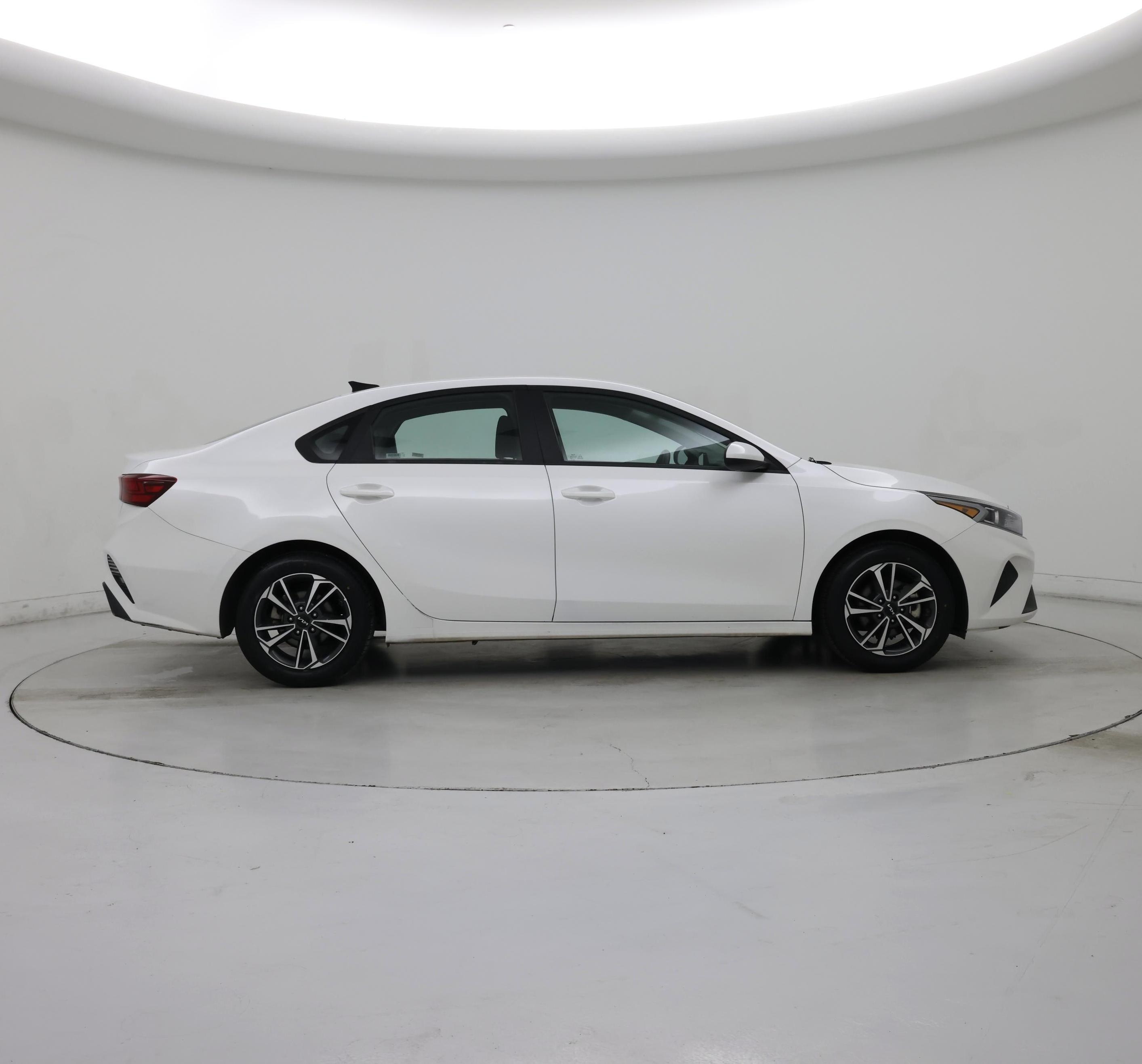 Thumbnail: 2024 Kia Forte - 7