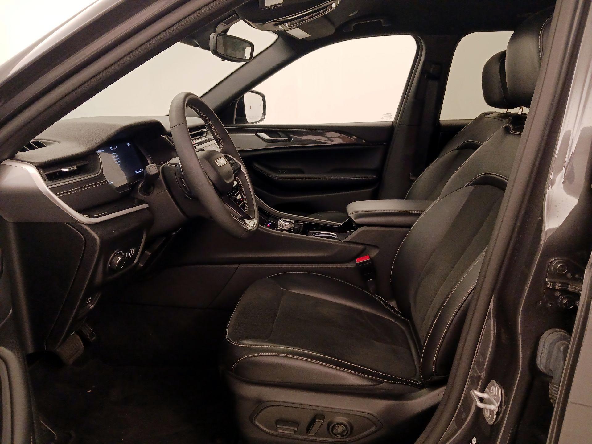 Thumbnail: 2023 Jeep Grand Cherokee - 11