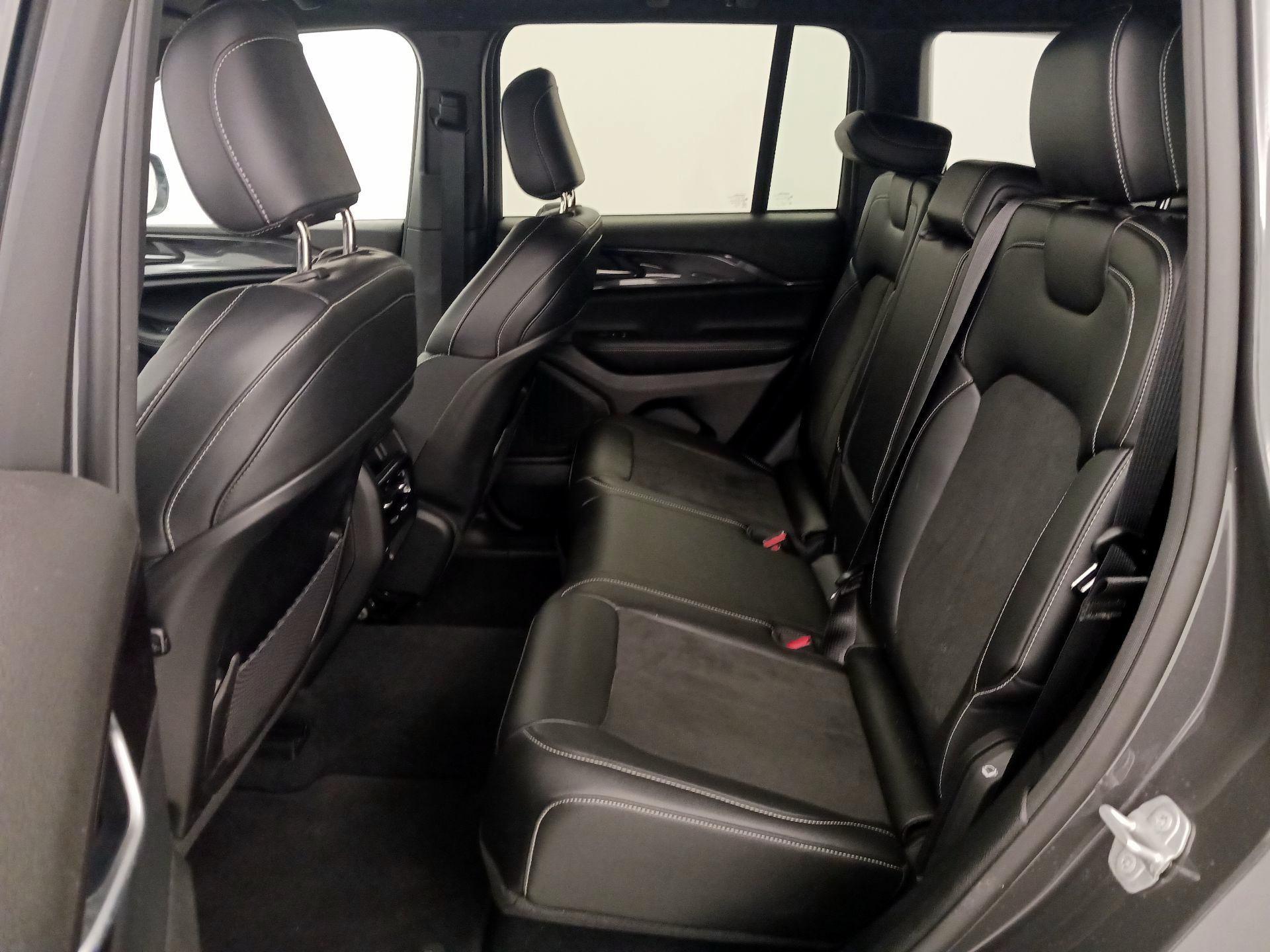 Thumbnail: 2023 Jeep Grand Cherokee - 19