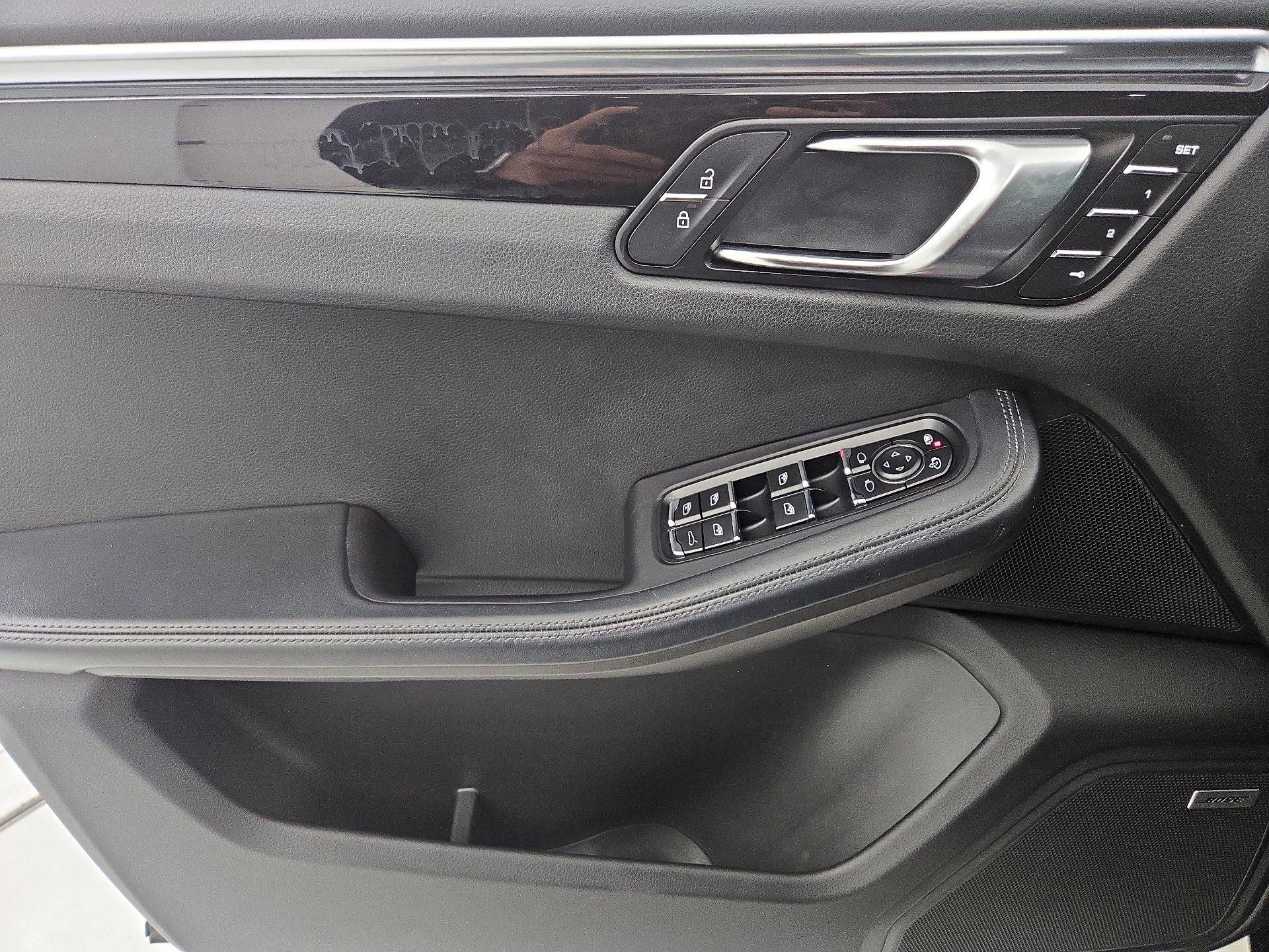 Thumbnail: 2020 Porsche Macan - 12