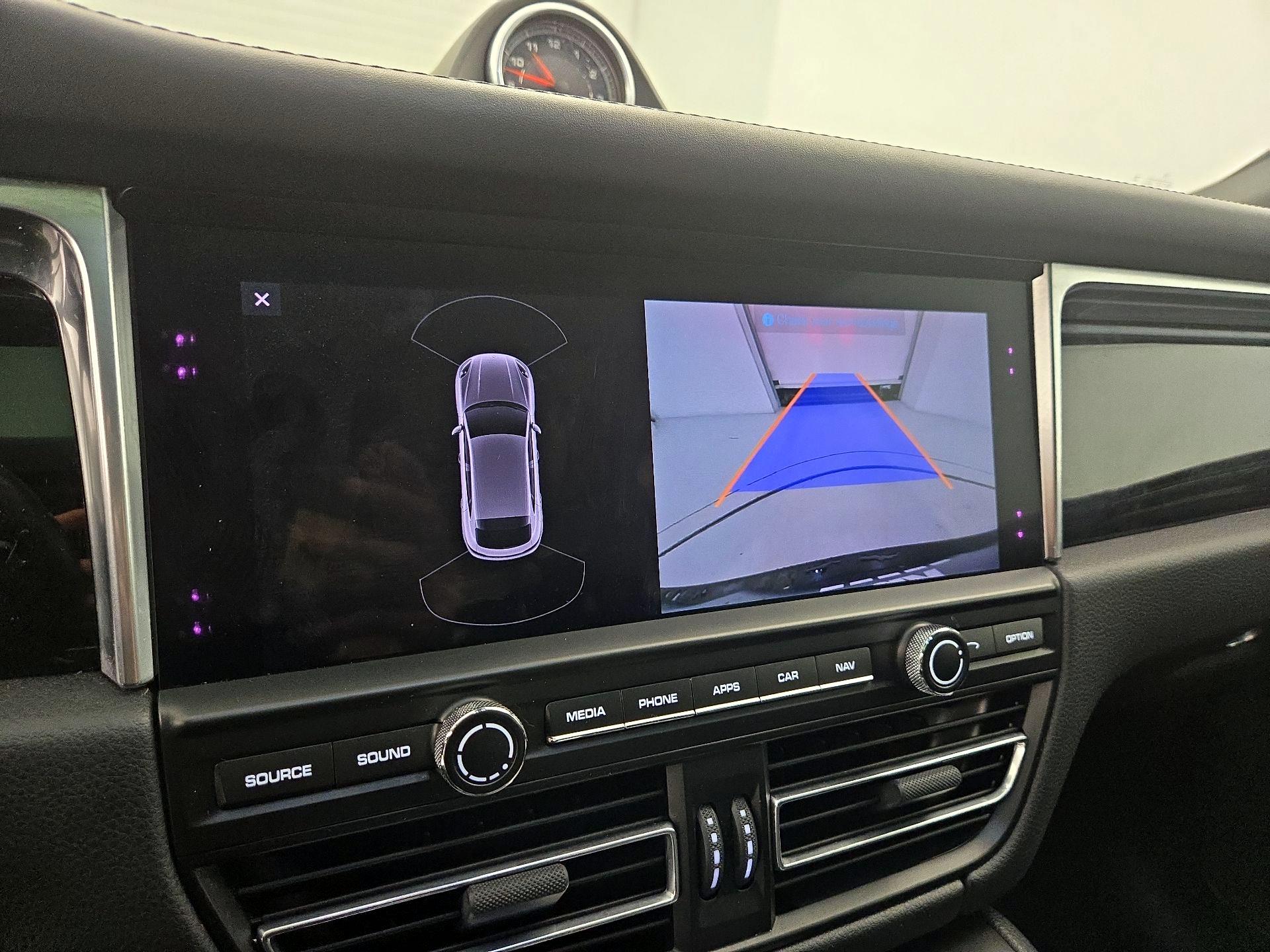 Thumbnail: 2020 Porsche Macan - 15