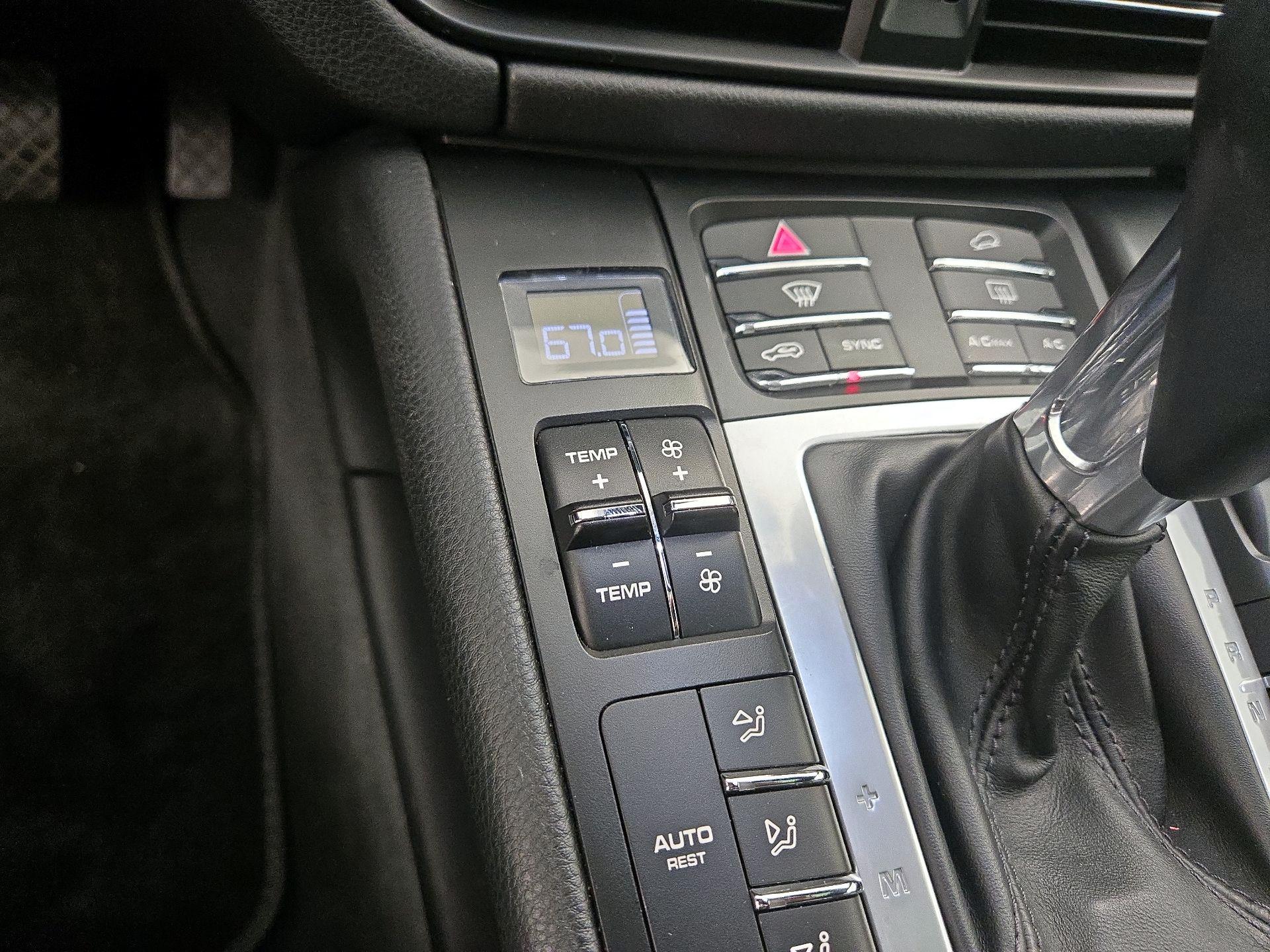 Thumbnail: 2020 Porsche Macan - 17