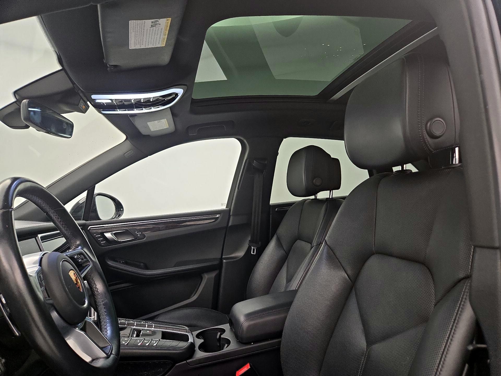 Thumbnail: 2020 Porsche Macan - 20