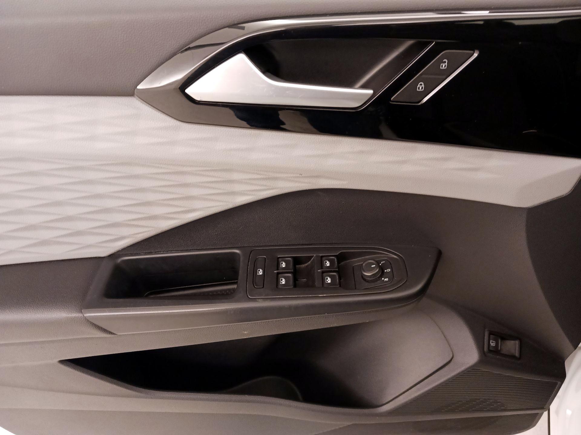 Thumbnail: 2022 Volkswagen Taos - 12