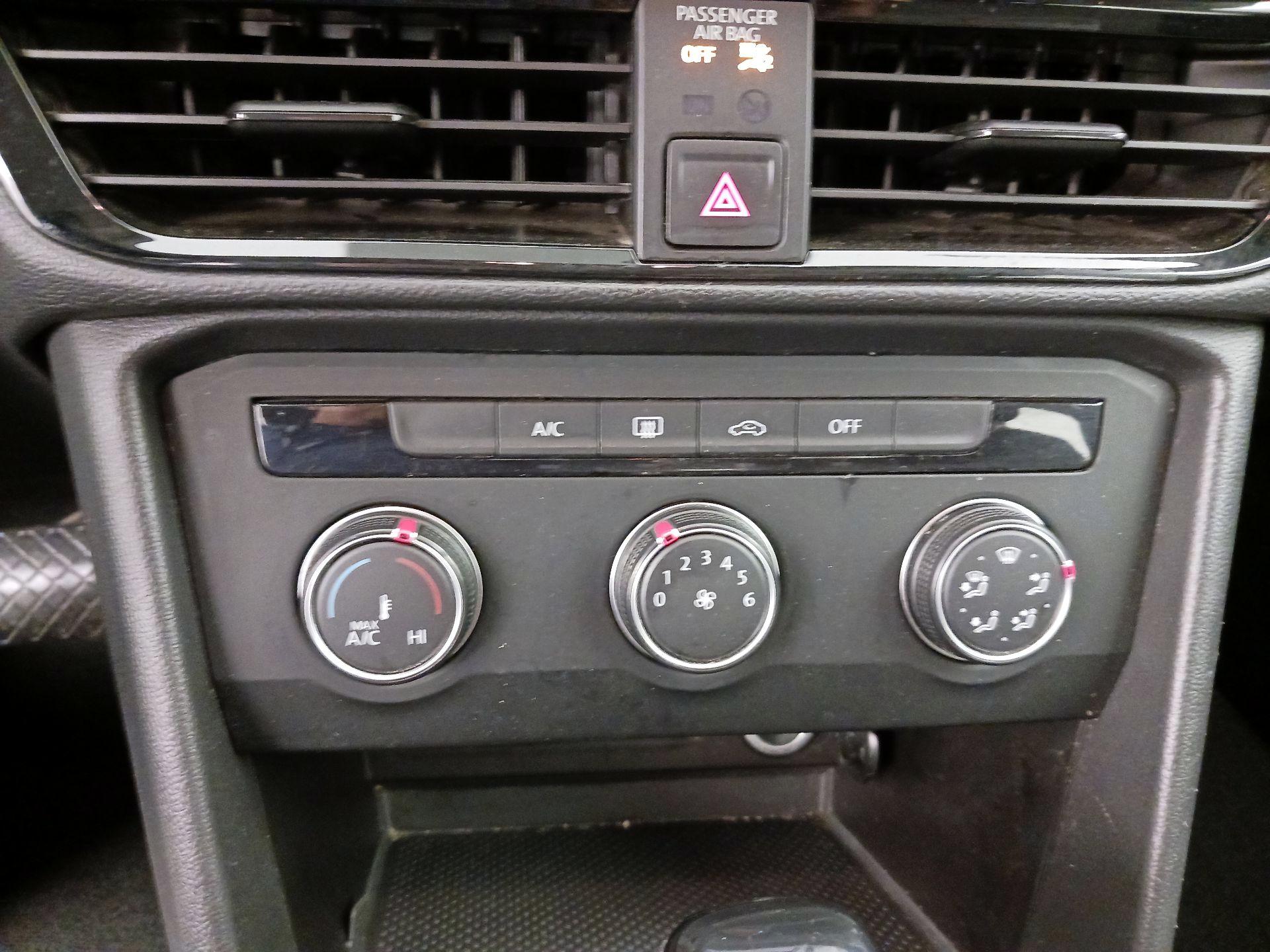 Thumbnail: 2022 Volkswagen Taos - 16