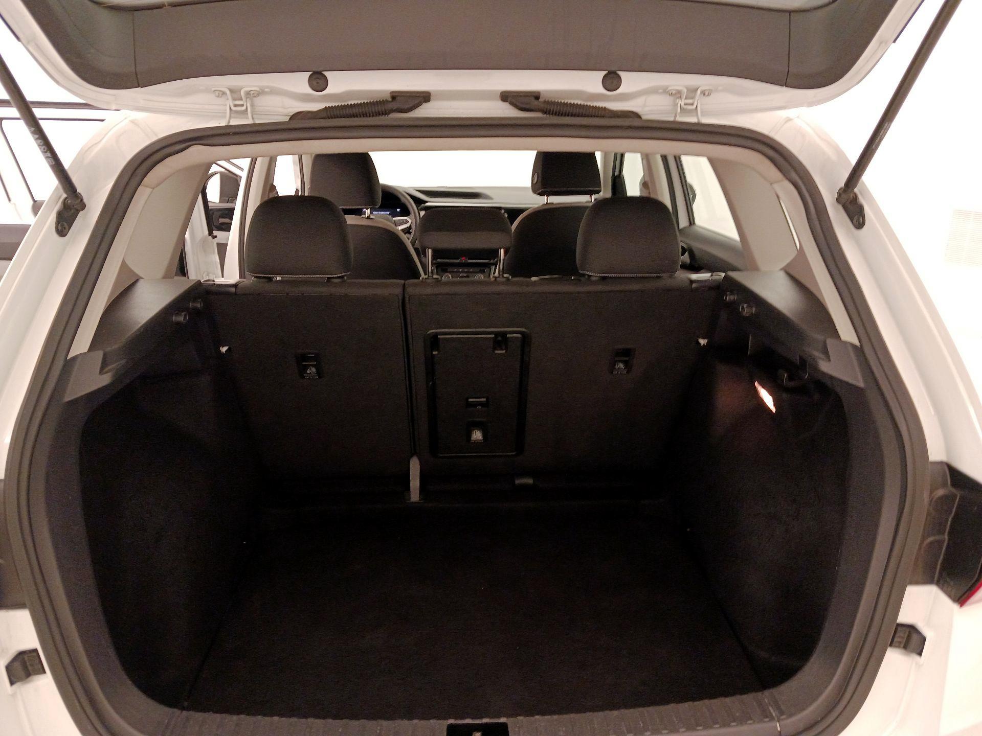 Thumbnail: 2022 Volkswagen Taos - 20