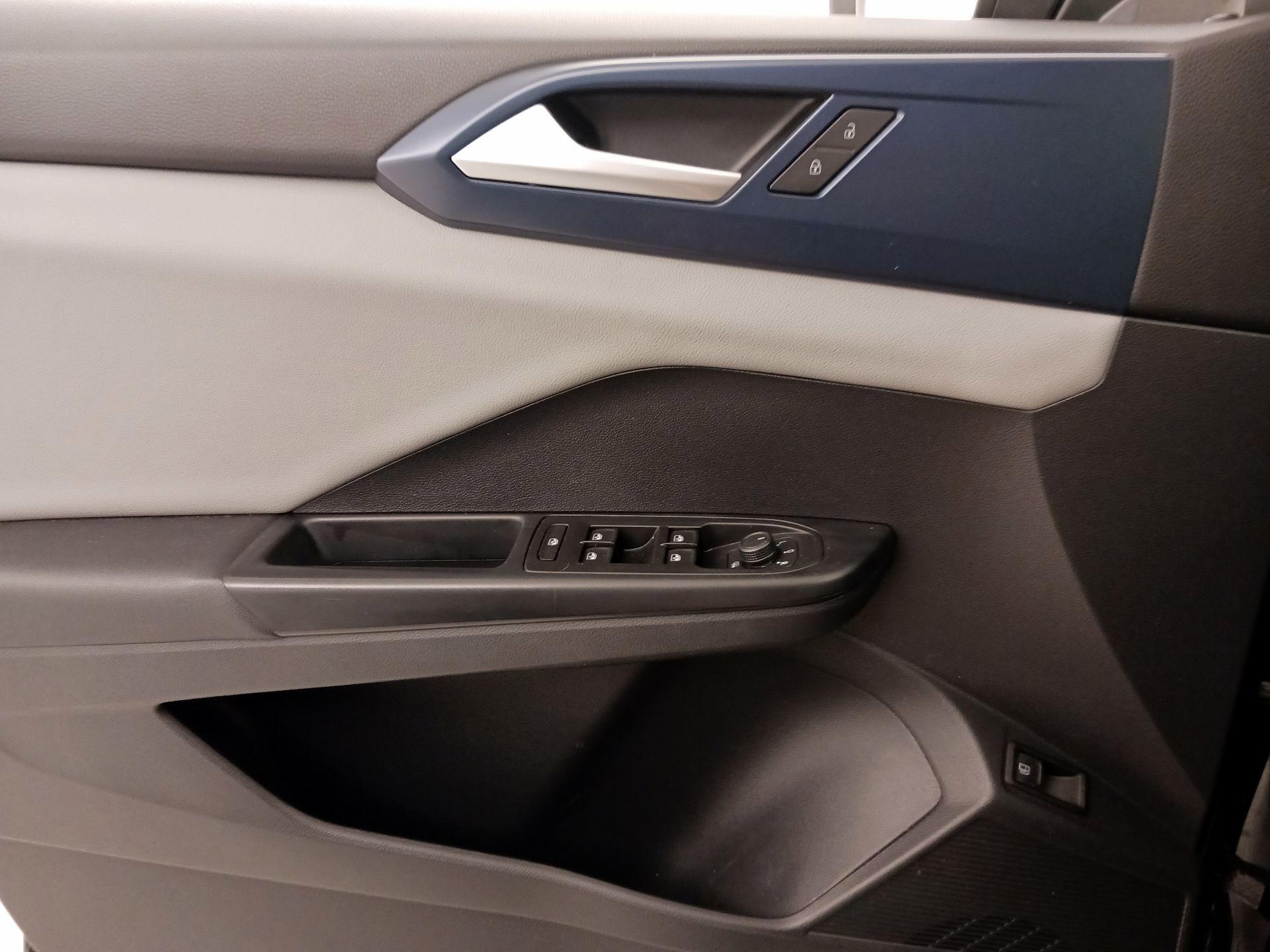 Thumbnail: 2022 Volkswagen Taos - 12