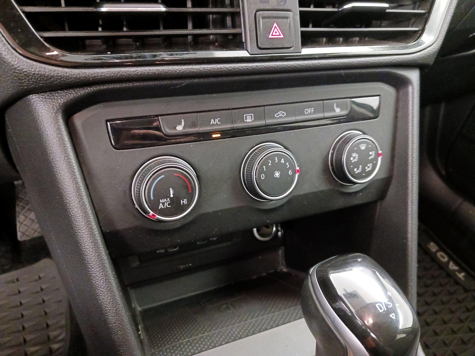 Thumbnail: 2022 Volkswagen Taos - 16