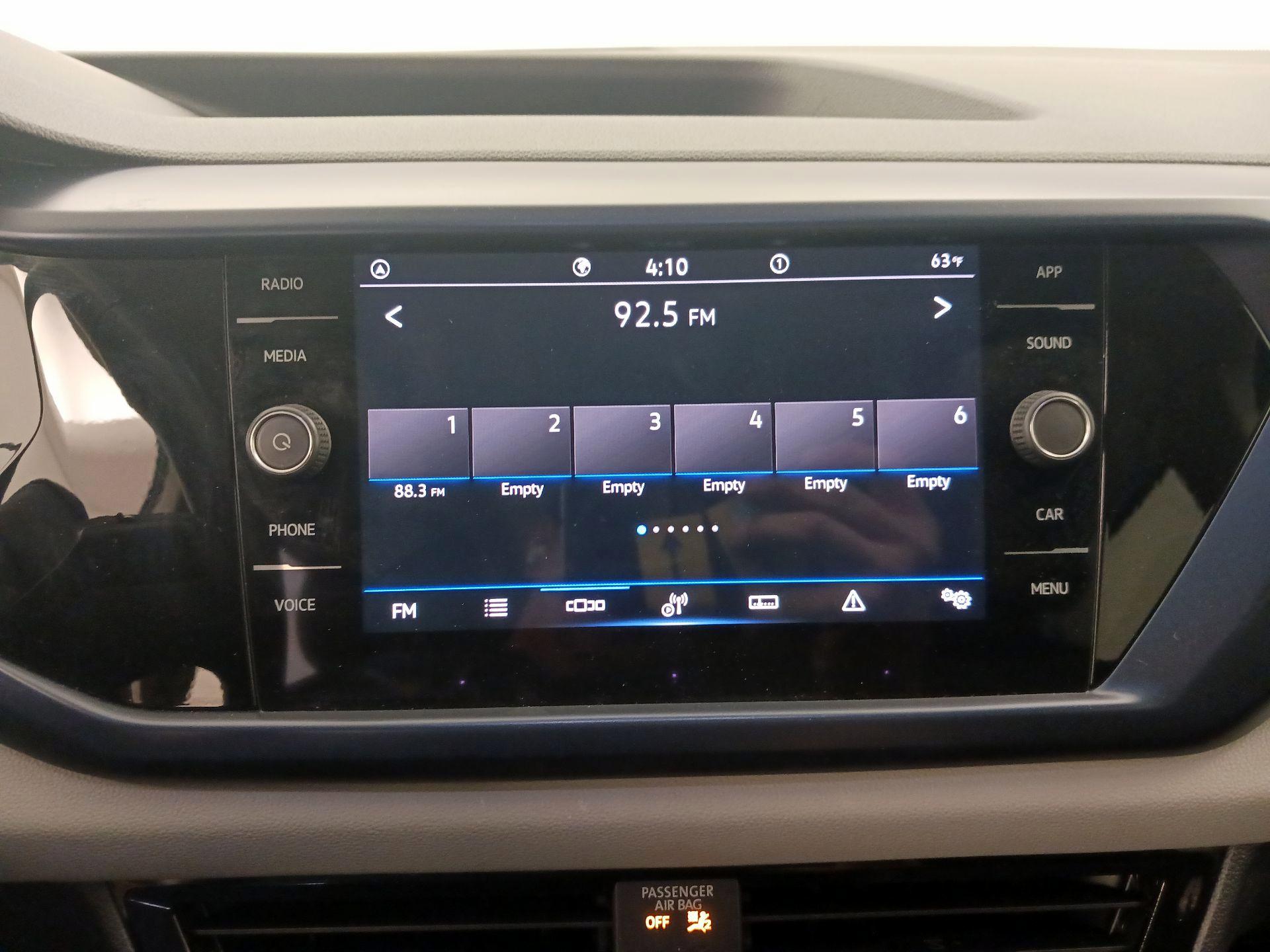 Thumbnail: 2022 Volkswagen Taos - 15