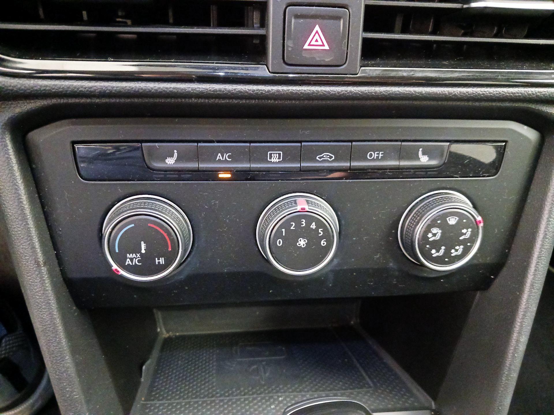 Thumbnail: 2022 Volkswagen Taos - 16