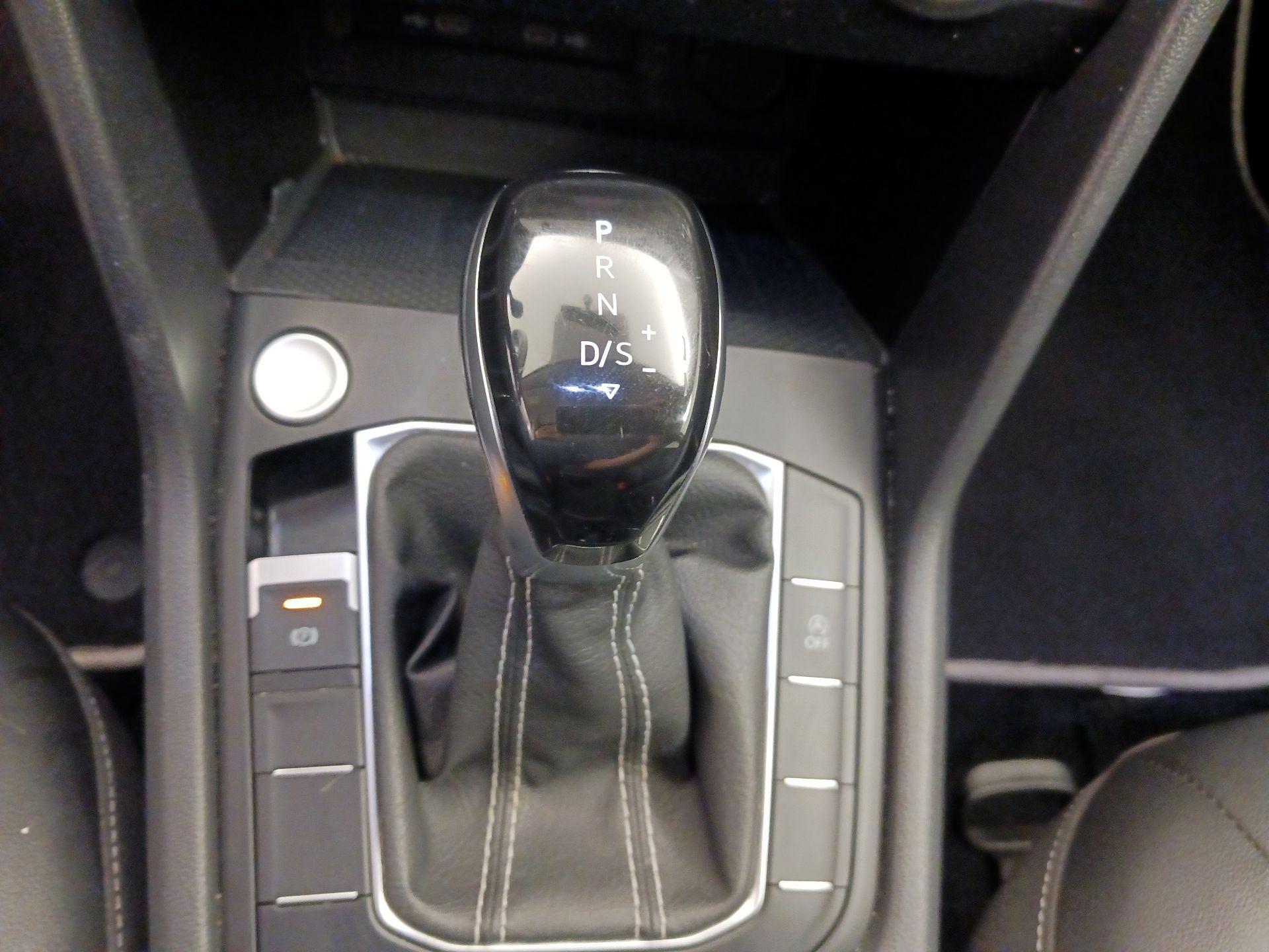 Thumbnail: 2022 Volkswagen Taos - 17