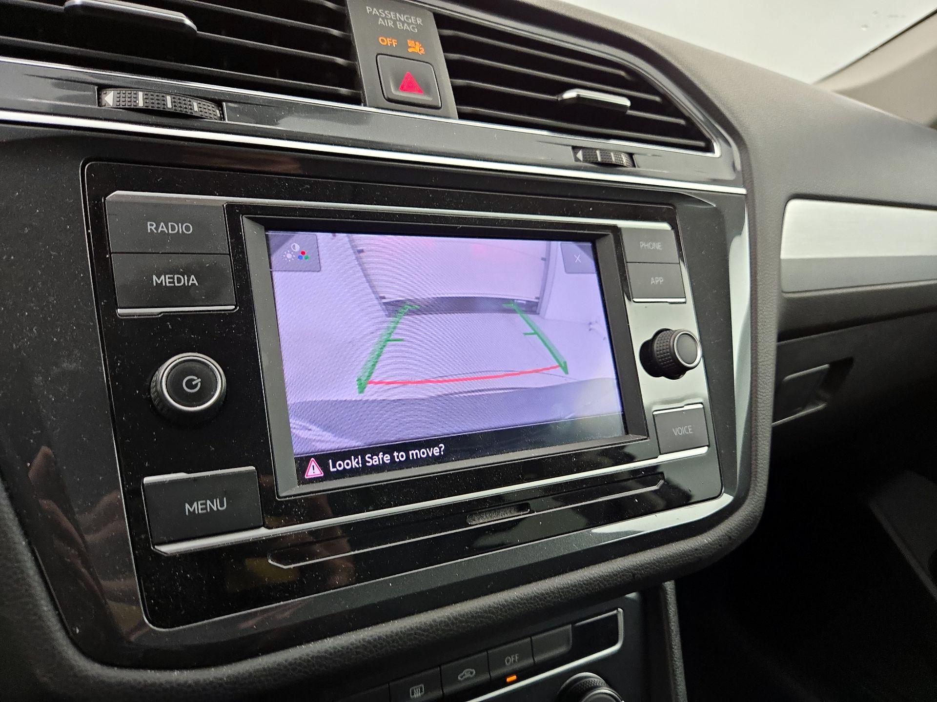 Thumbnail: 2020 Volkswagen Tiguan - 14