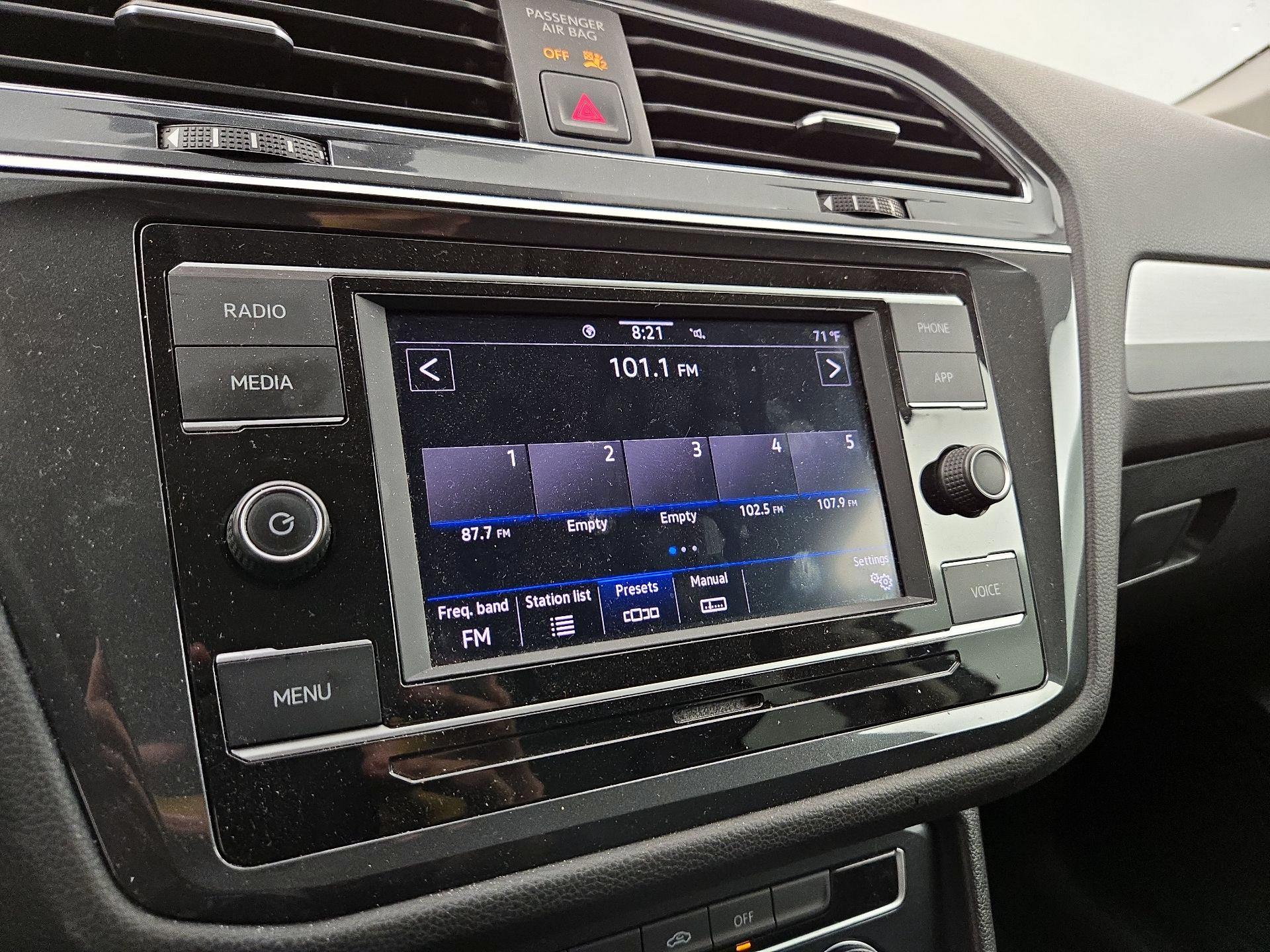 Thumbnail: 2020 Volkswagen Tiguan - 15