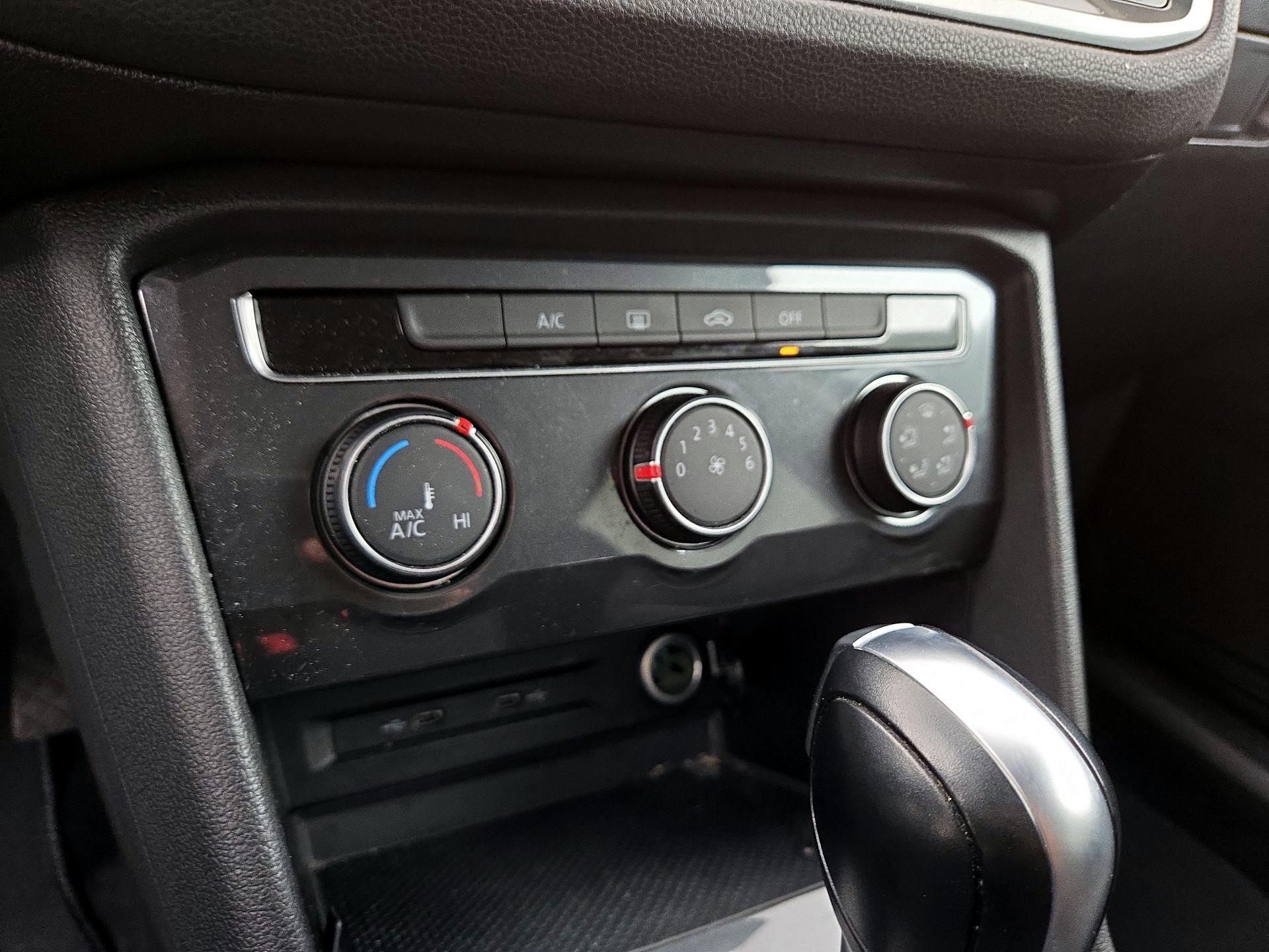 Thumbnail: 2020 Volkswagen Tiguan - 16