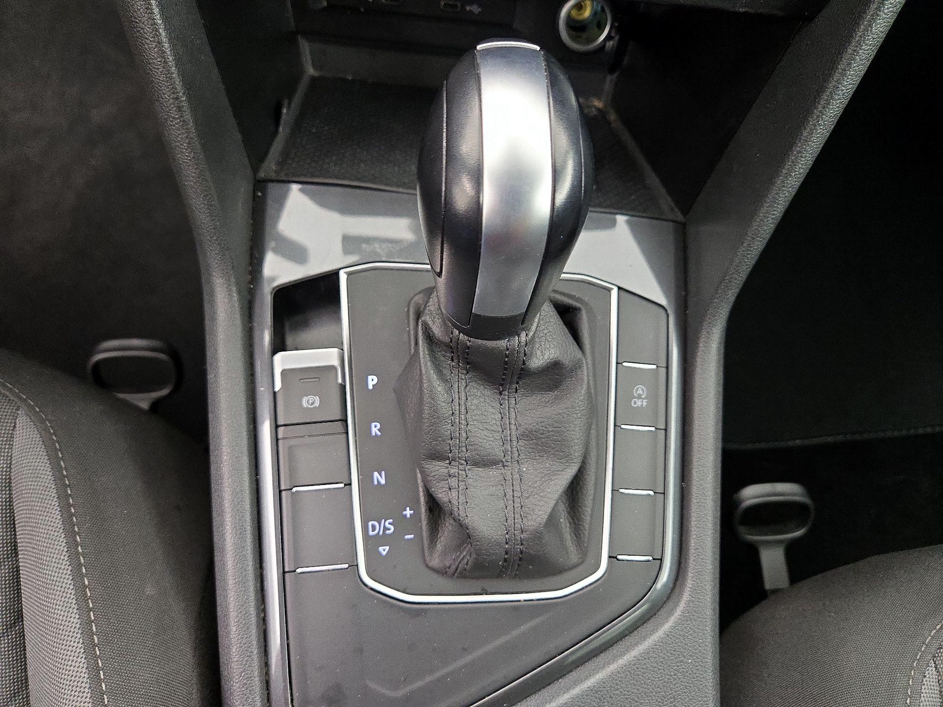 Thumbnail: 2020 Volkswagen Tiguan - 17