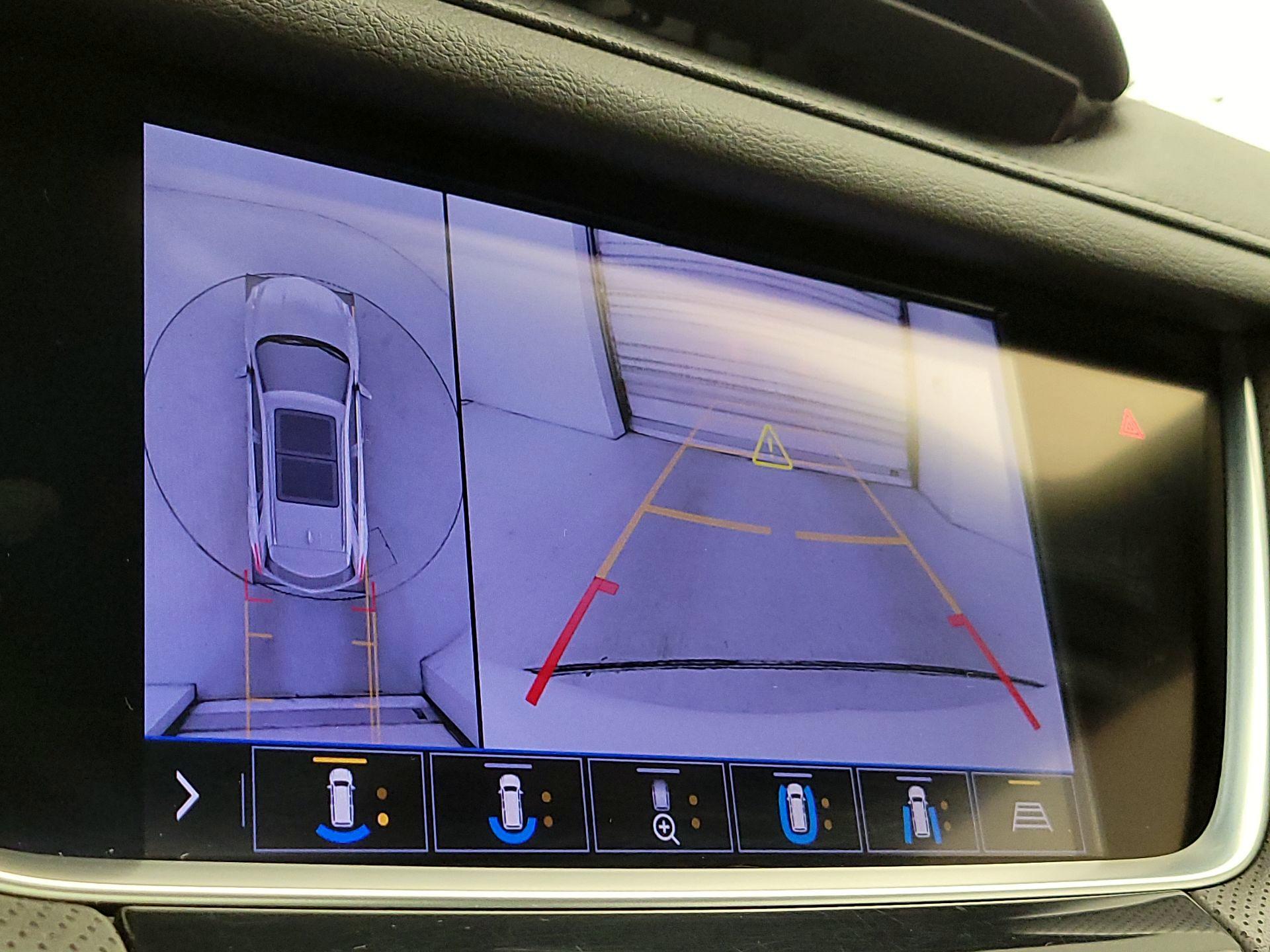 Thumbnail: 2020 Cadillac XT5 - 14