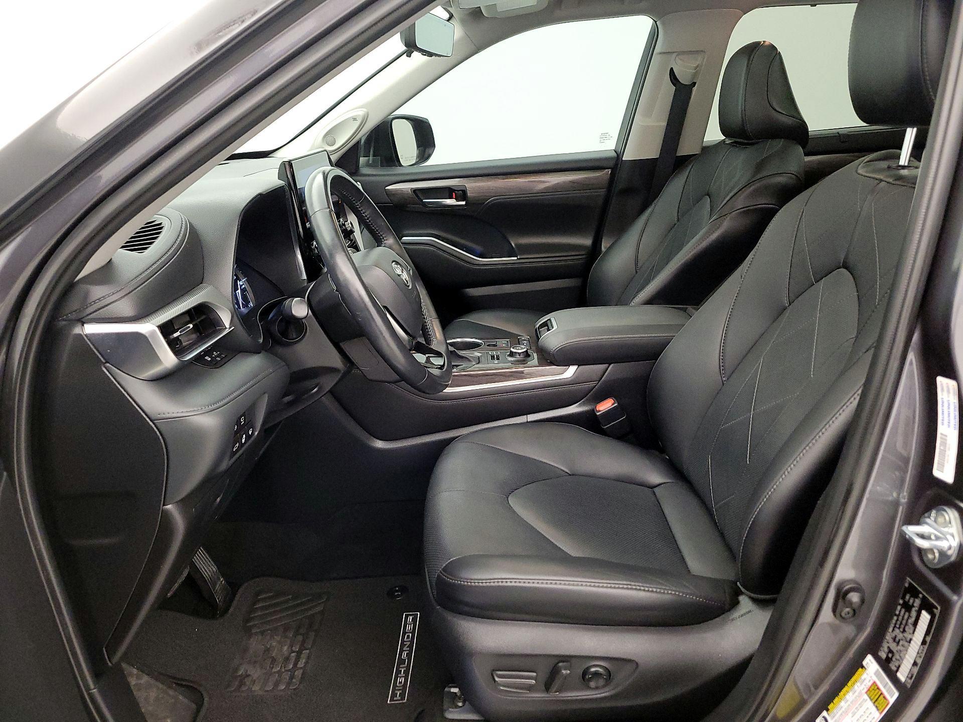 Thumbnail: 2021 Toyota Highlander - 11