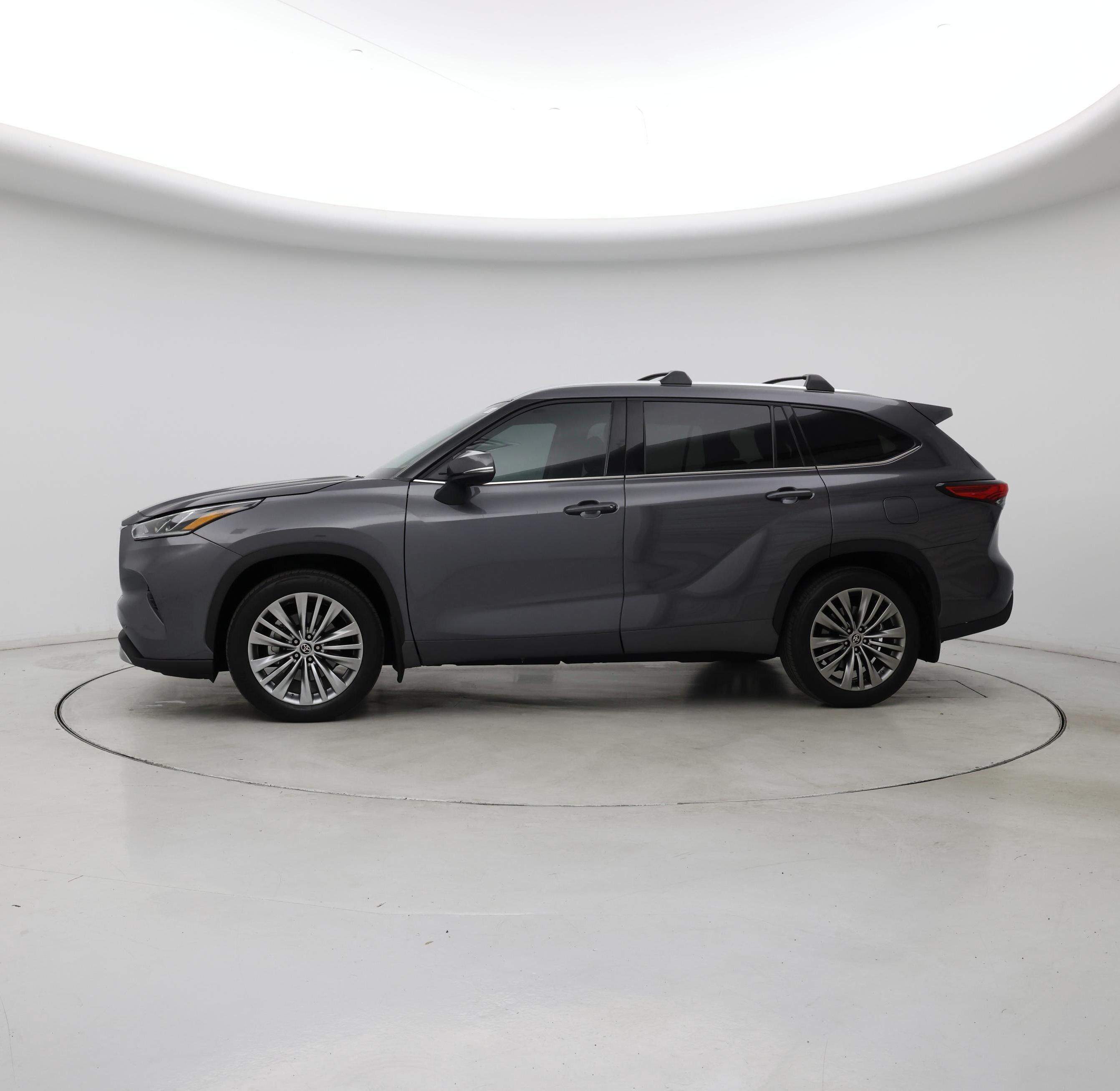 Thumbnail: 2021 Toyota Highlander - 3