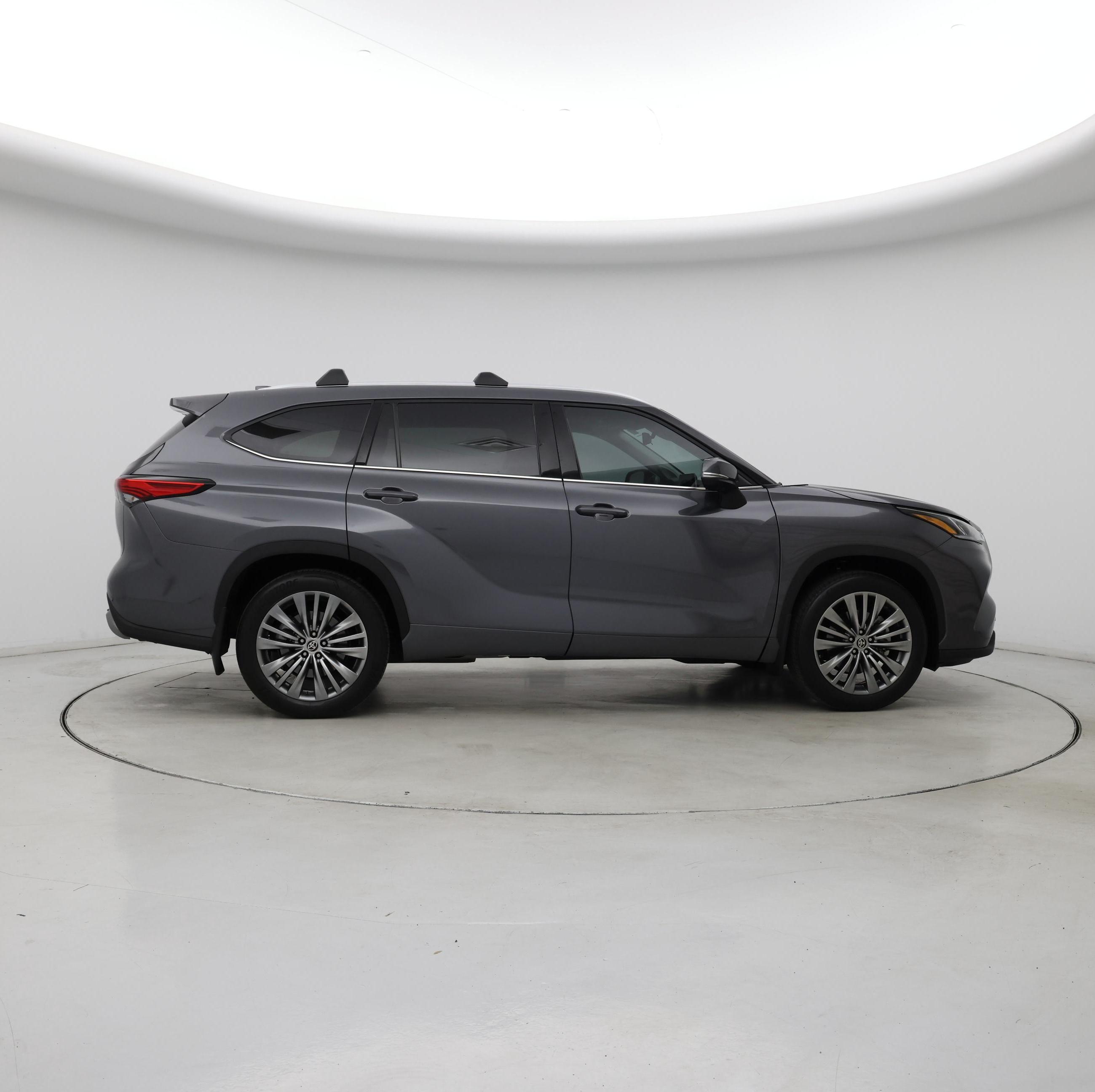 Thumbnail: 2021 Toyota Highlander - 7