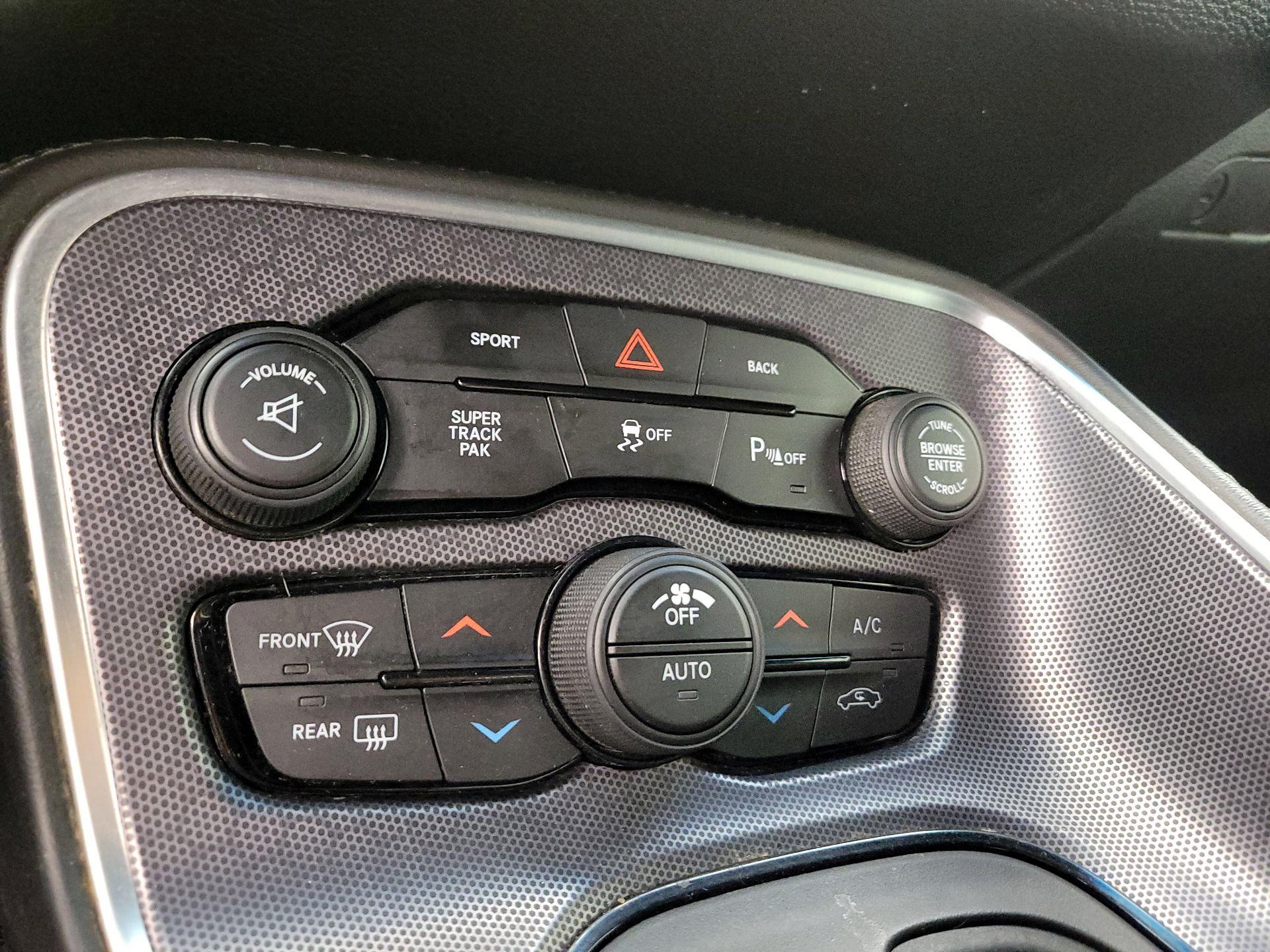 Thumbnail: 2016 Dodge Challenger - 17