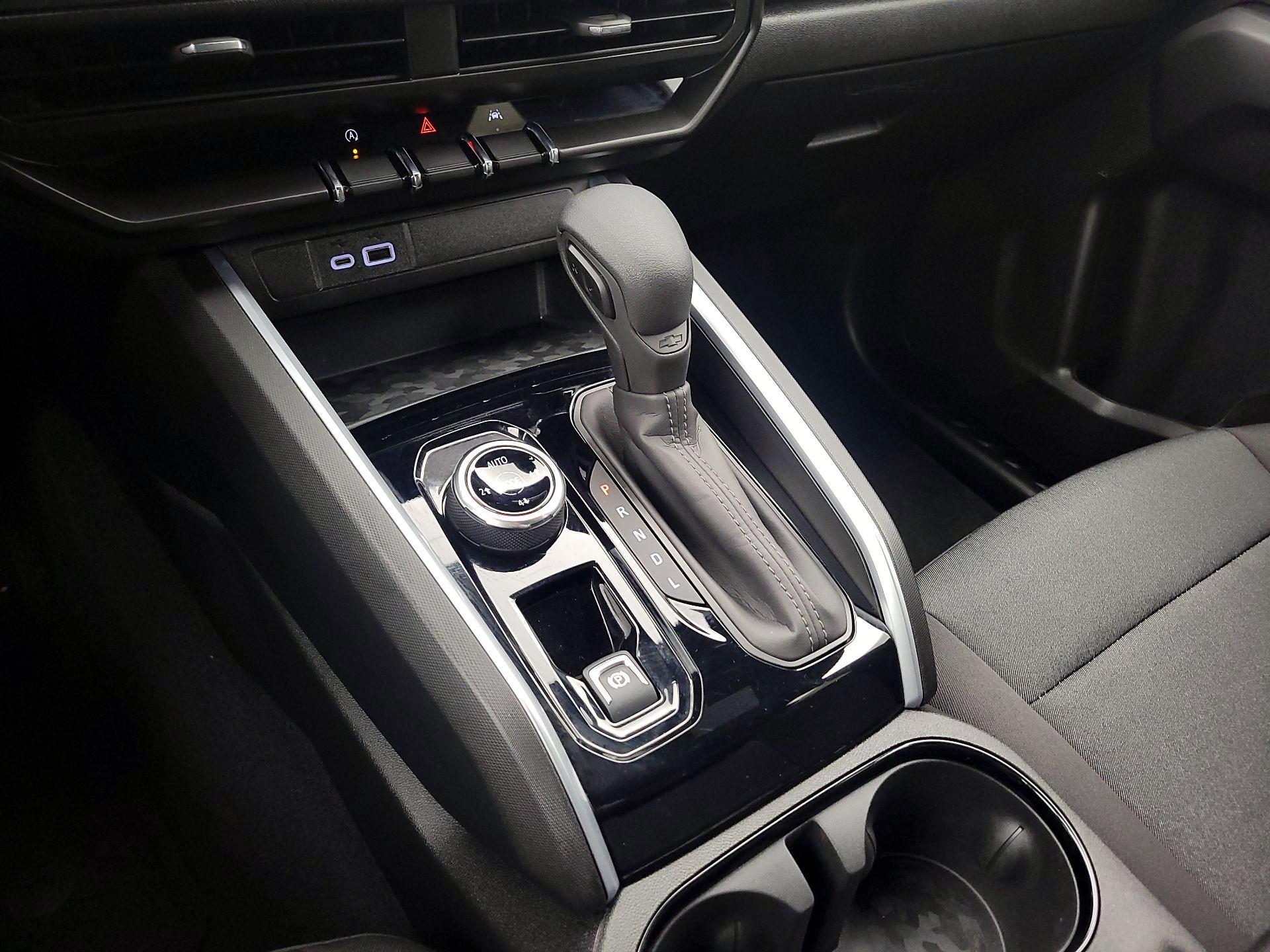 Thumbnail: 2024 Chevrolet Colorado - 17