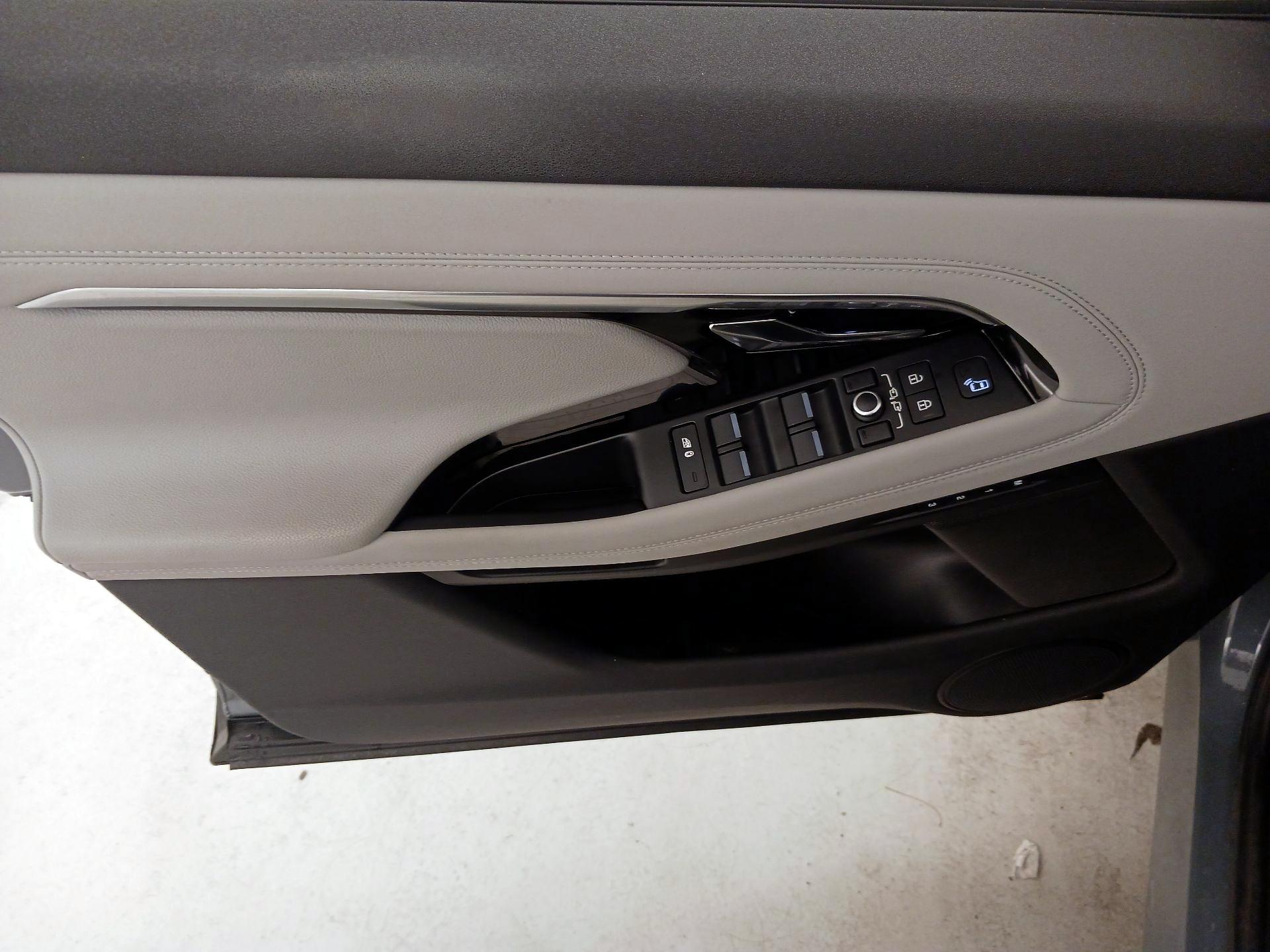 Thumbnail: 2022 Land Rover Range Rover Evoque - 12