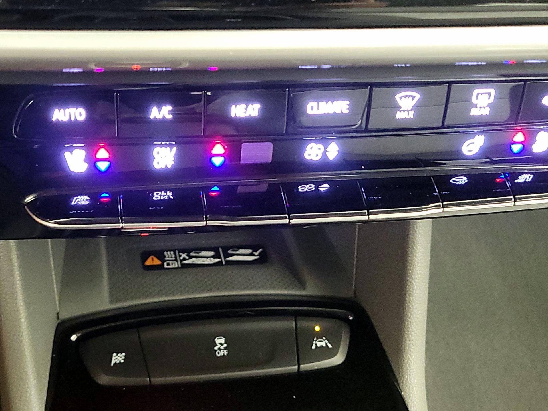 Thumbnail: 2022 Chevrolet Bolt EUV - 17