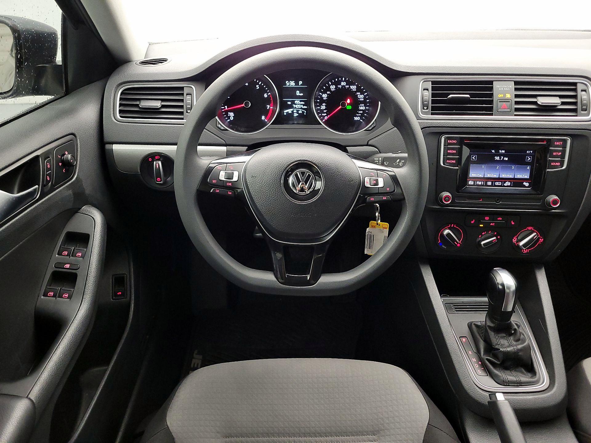 Thumbnail: 2017 Volkswagen Jetta - 10