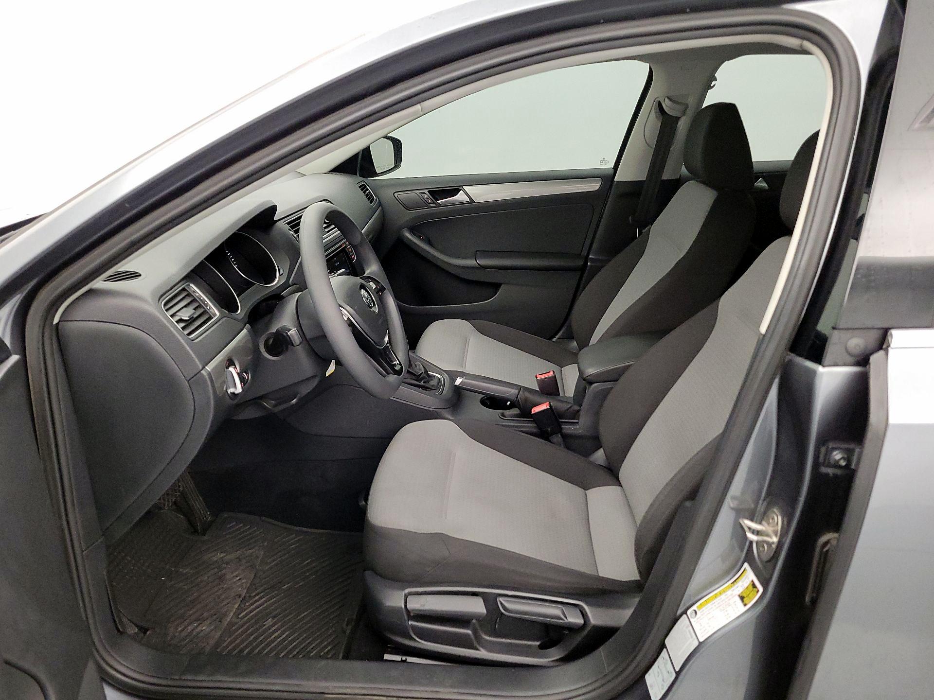 Thumbnail: 2017 Volkswagen Jetta - 11