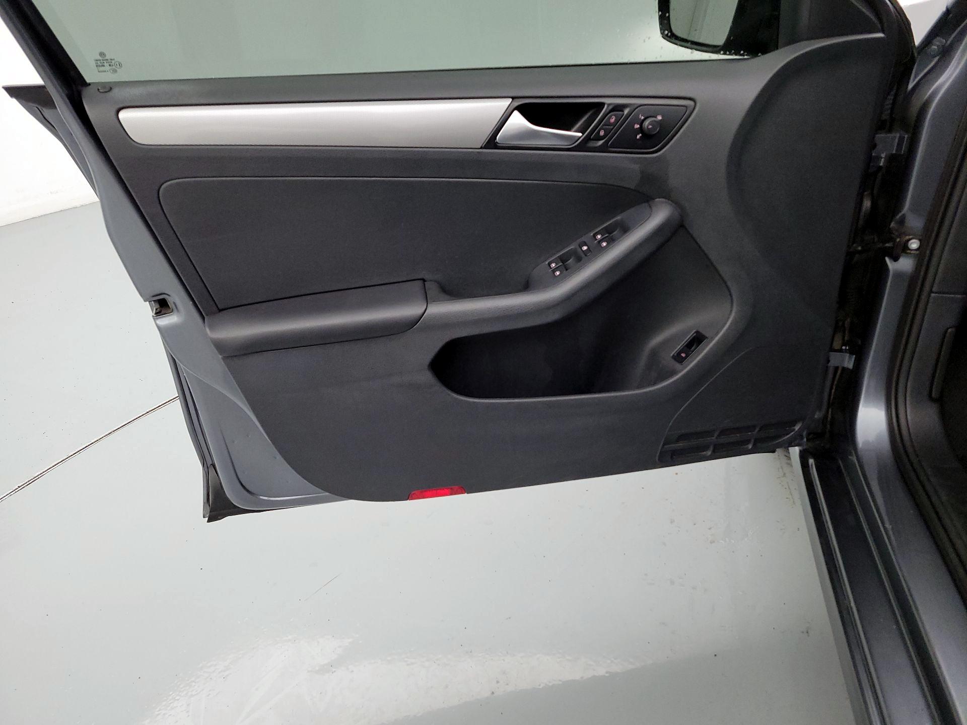 Thumbnail: 2017 Volkswagen Jetta - 12