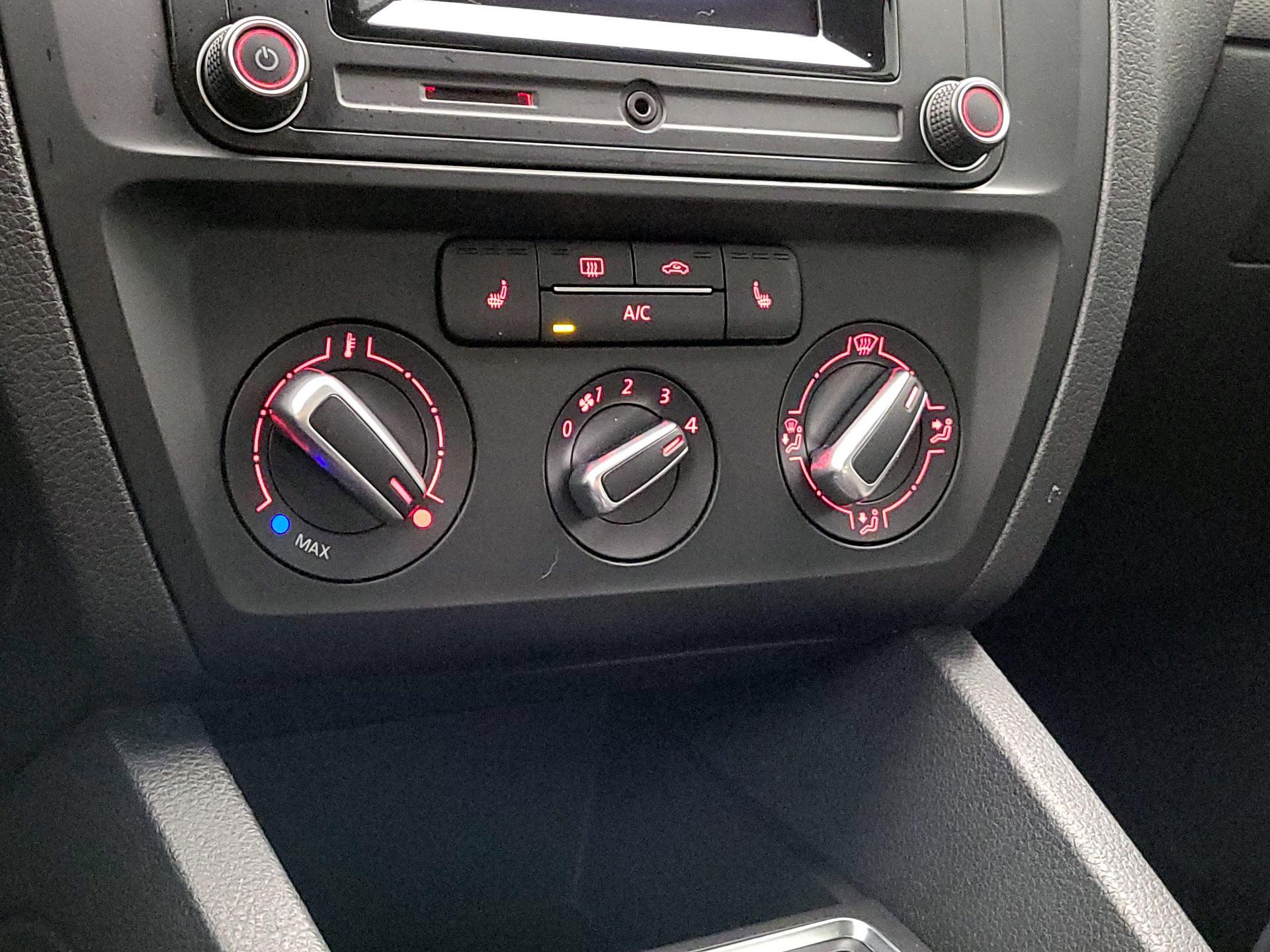 Thumbnail: 2017 Volkswagen Jetta - 16