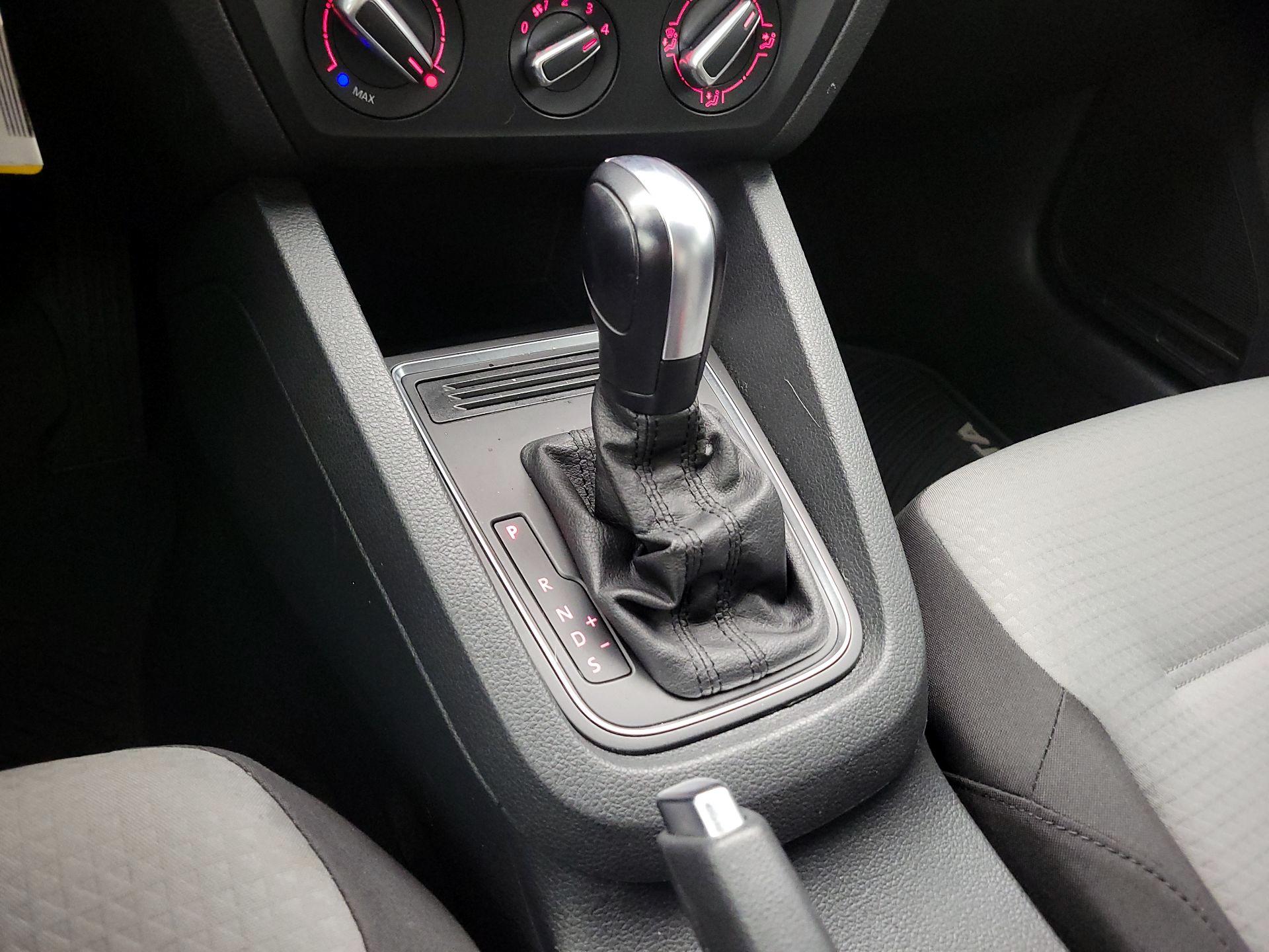 Thumbnail: 2017 Volkswagen Jetta - 17