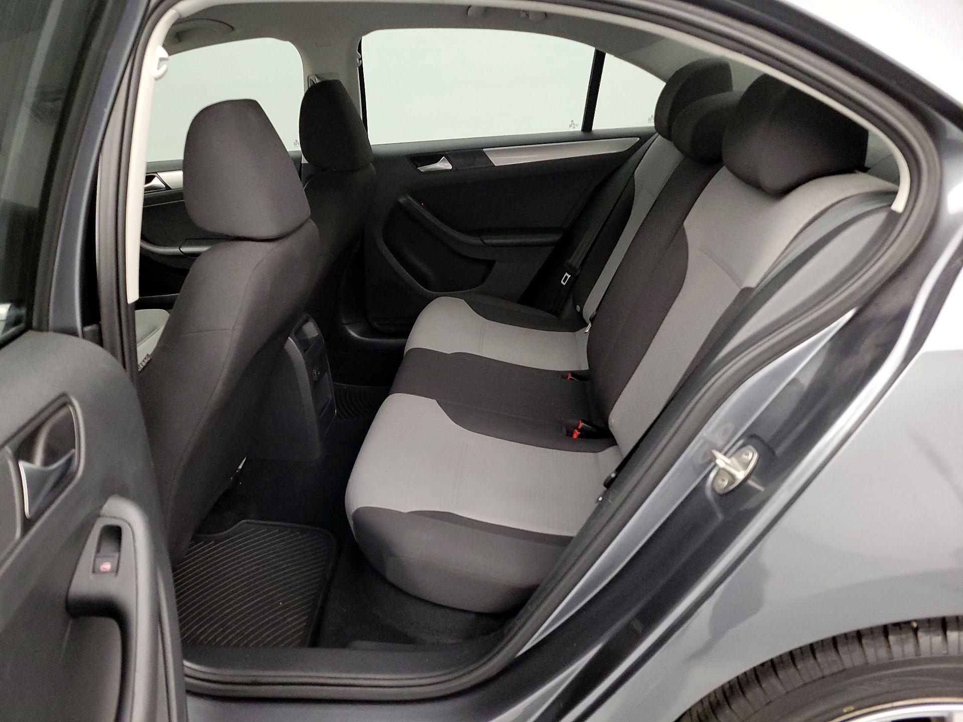 Thumbnail: 2017 Volkswagen Jetta - 18