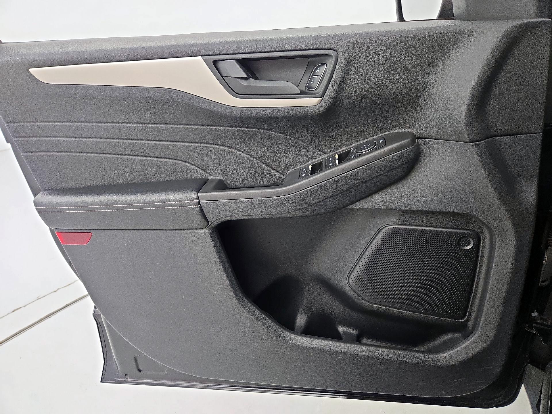 Thumbnail: 2022 Ford Escape - 12