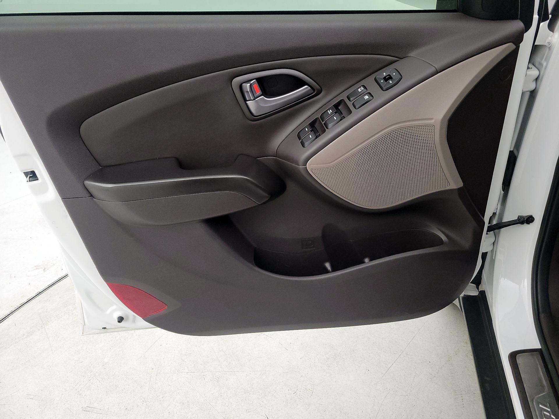 Thumbnail: 2014 Hyundai Tucson - 12