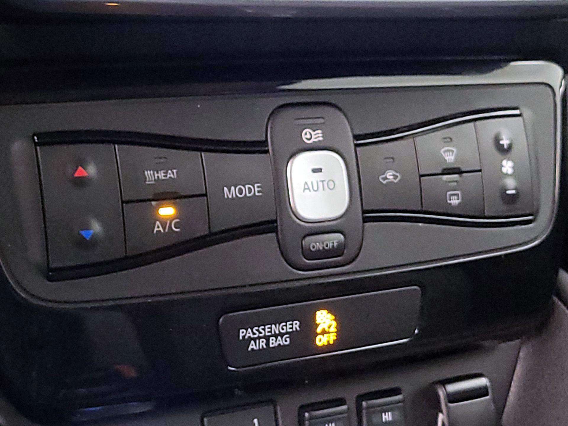 Thumbnail: 2020 Nissan Leaf - 17