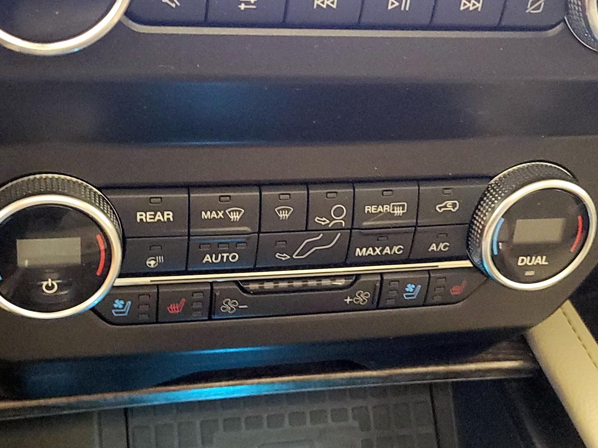 Thumbnail: 2019 Ford Expedition - 17