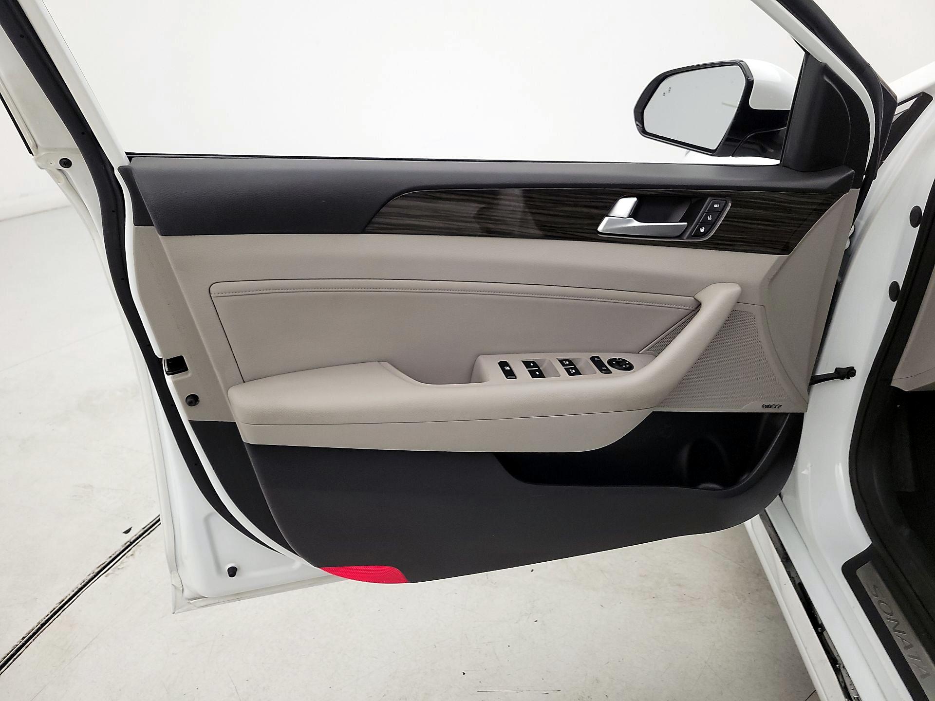 Thumbnail: 2015 Hyundai Sonata - 12