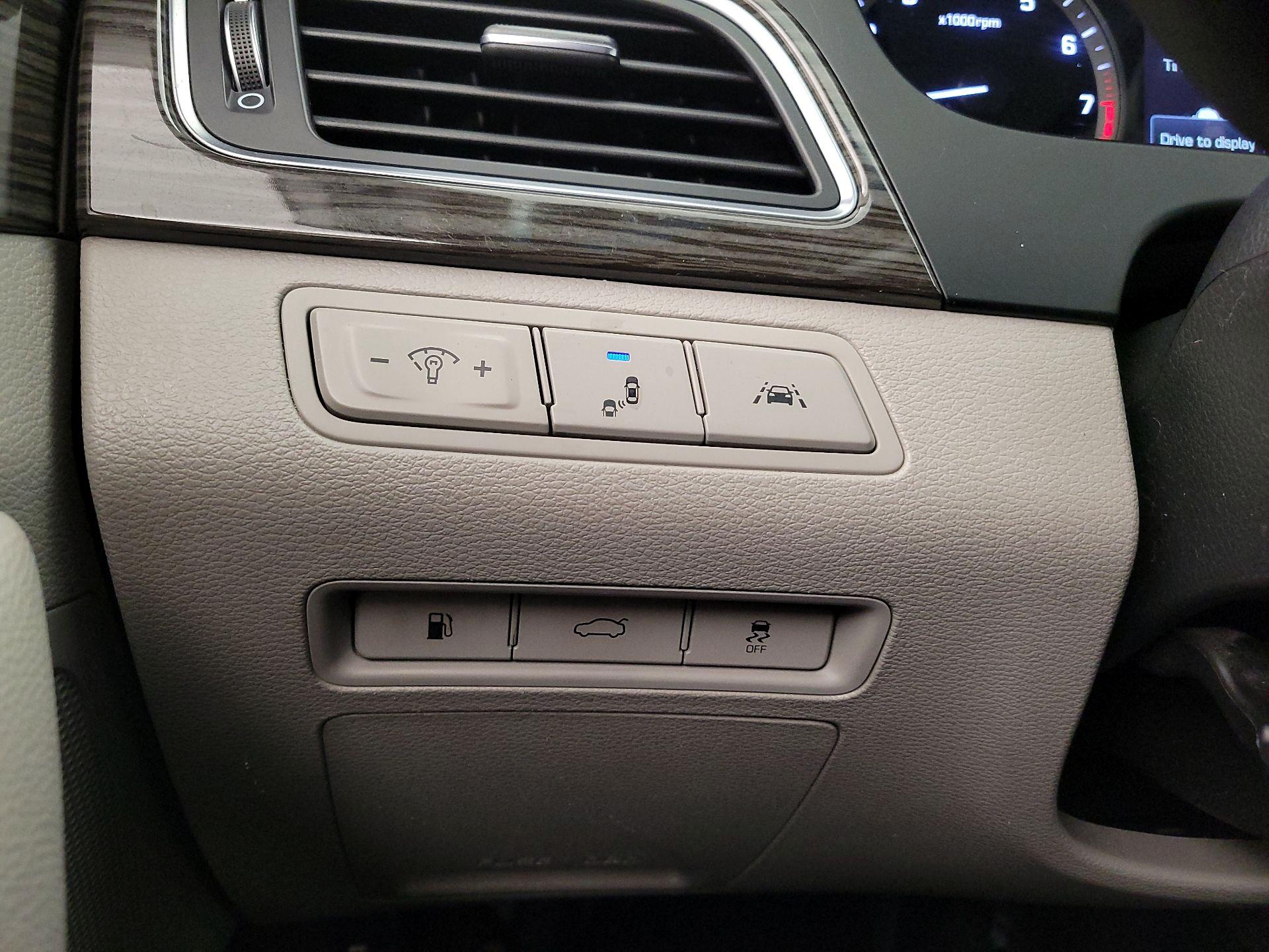 Thumbnail: 2015 Hyundai Sonata - 13