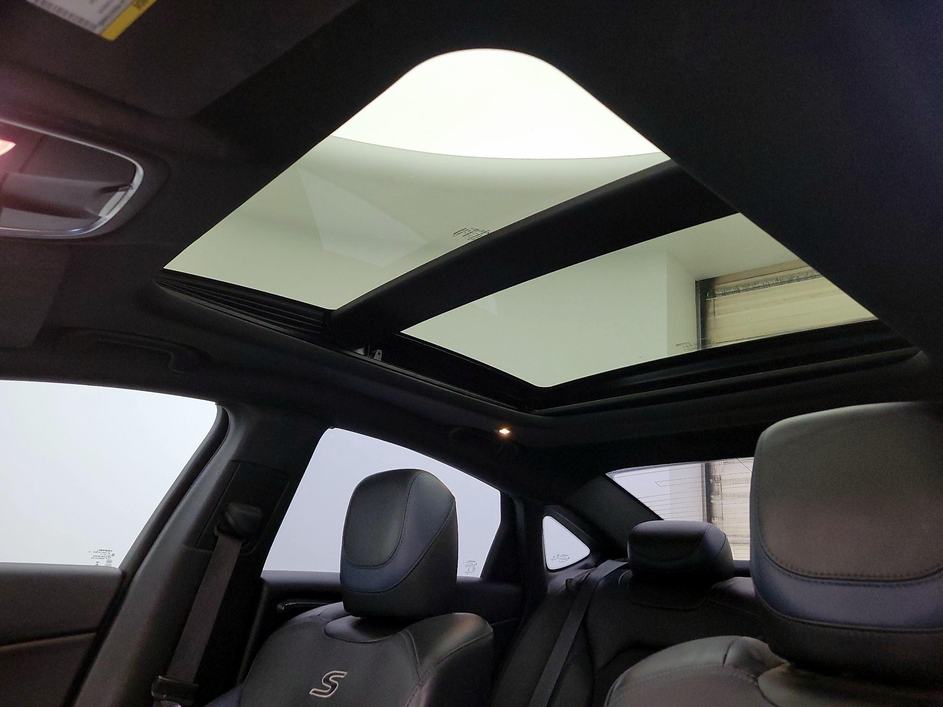 Thumbnail: 2016 Chrysler 200 - 20