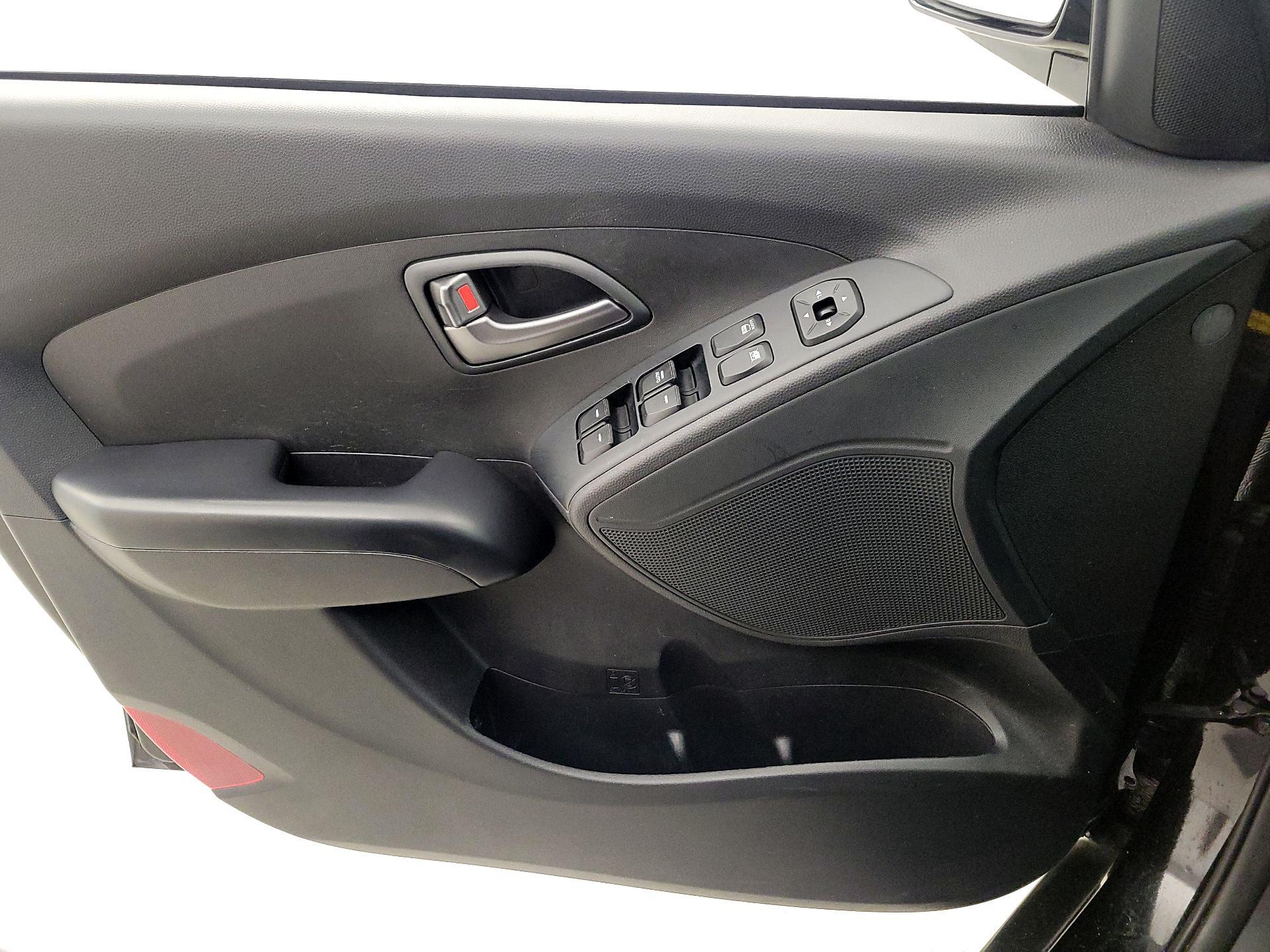 Thumbnail: 2015 Hyundai Tucson - 12