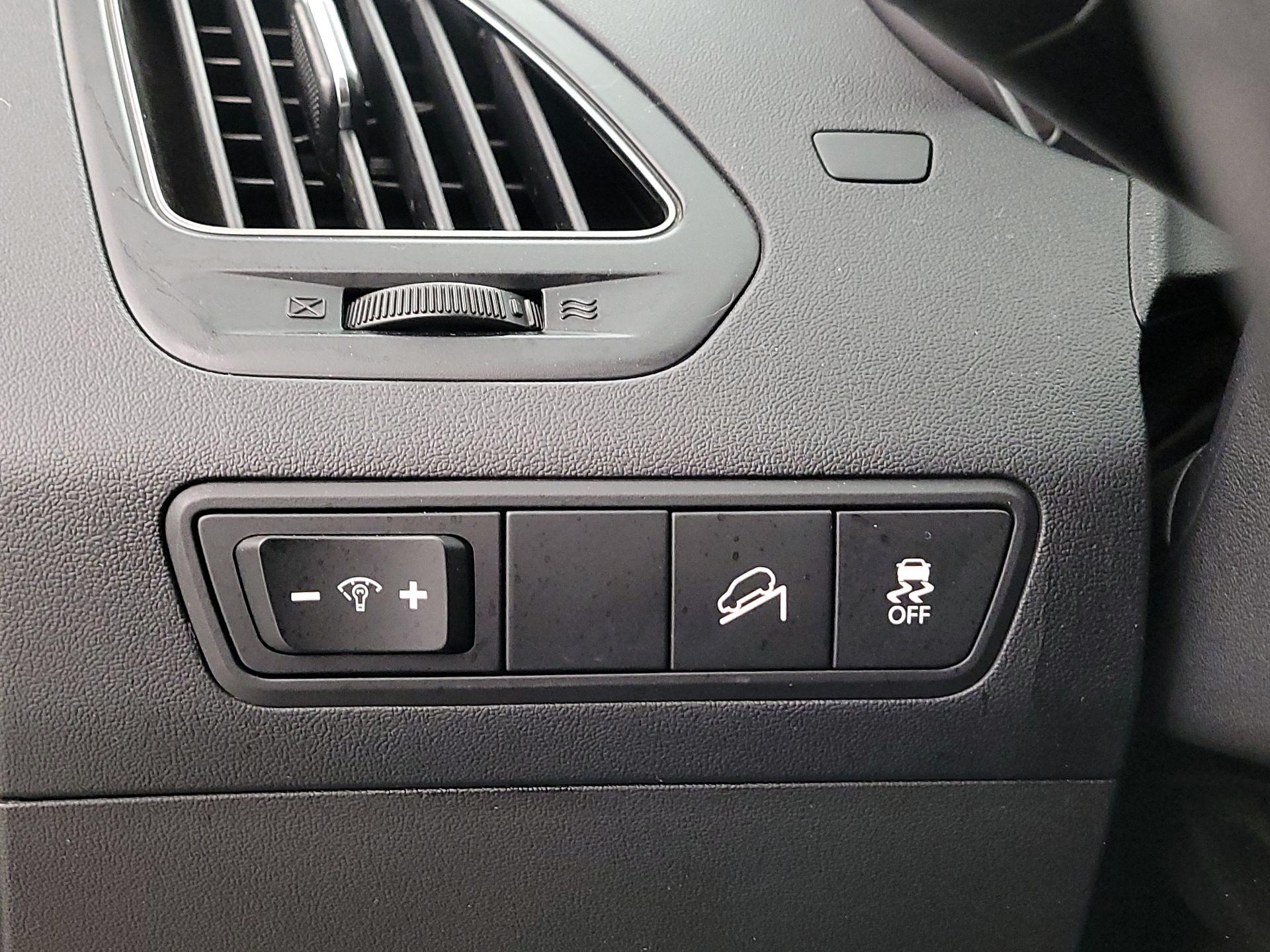 Thumbnail: 2015 Hyundai Tucson - 13