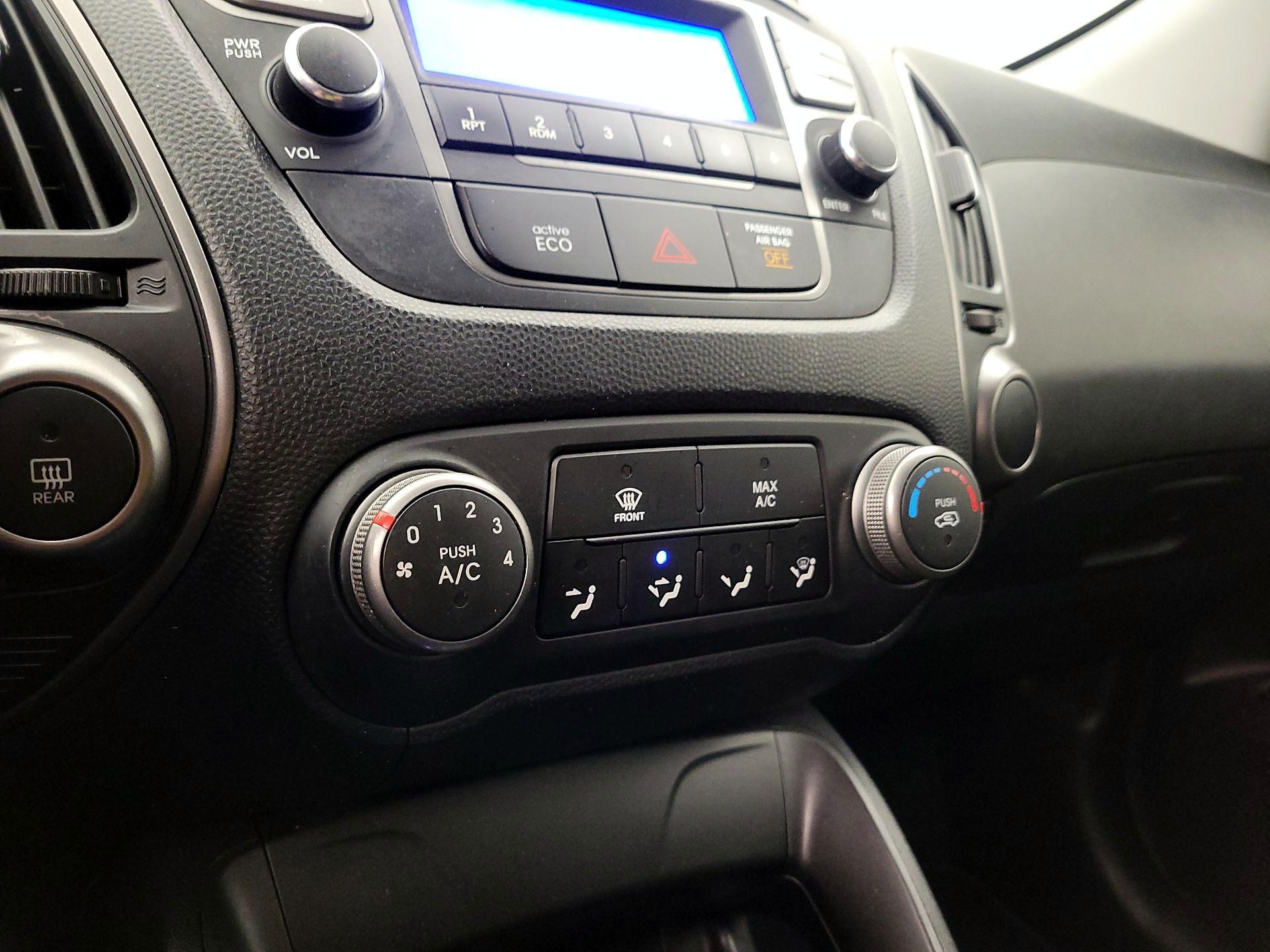 Thumbnail: 2015 Hyundai Tucson - 15