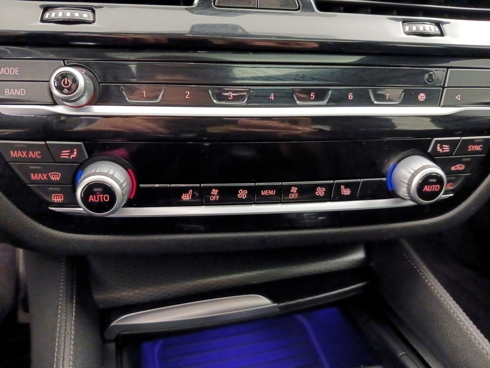 Thumbnail: 2022 BMW 5 Series - 17