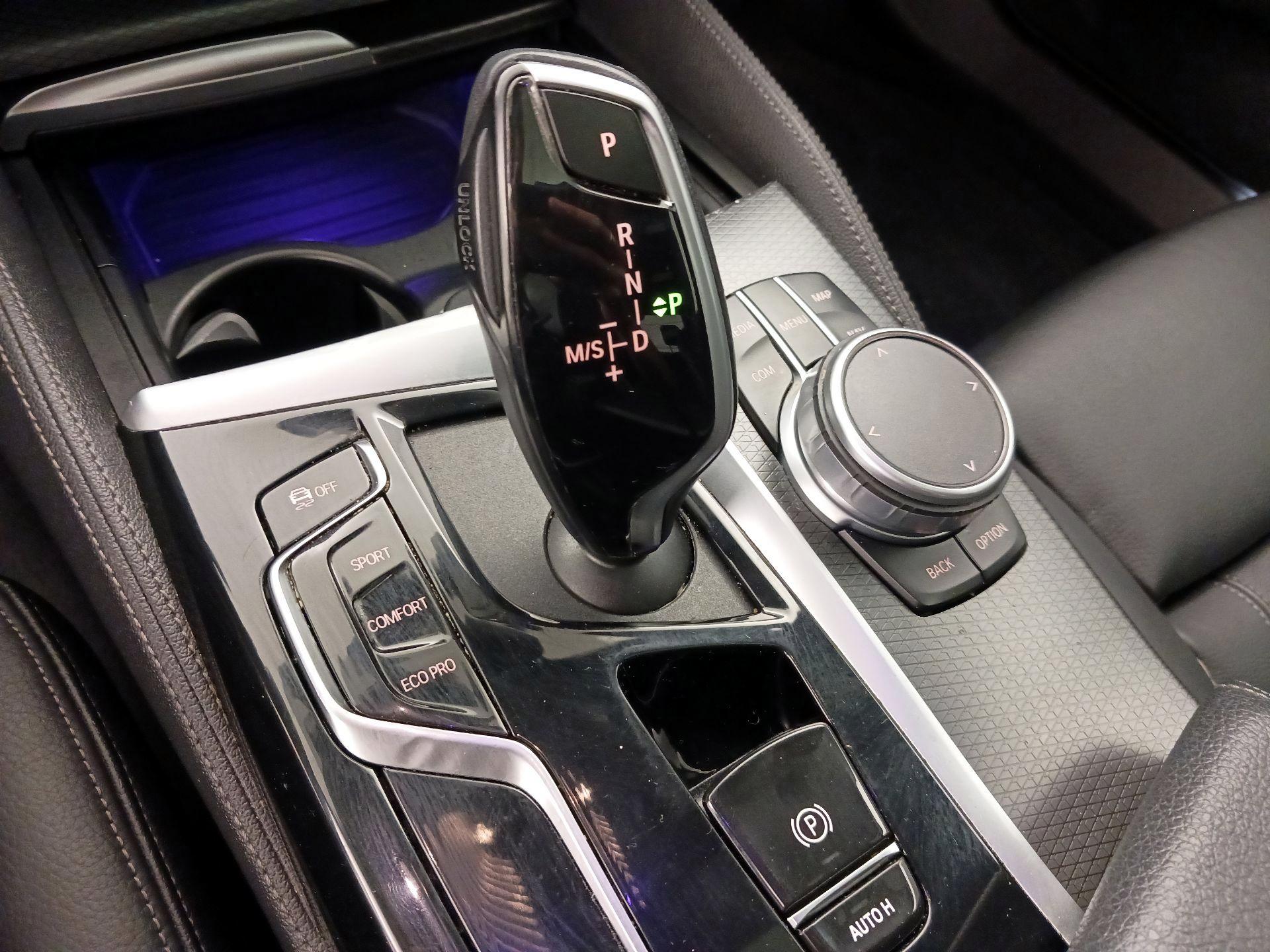 Thumbnail: 2022 BMW 5 Series - 18