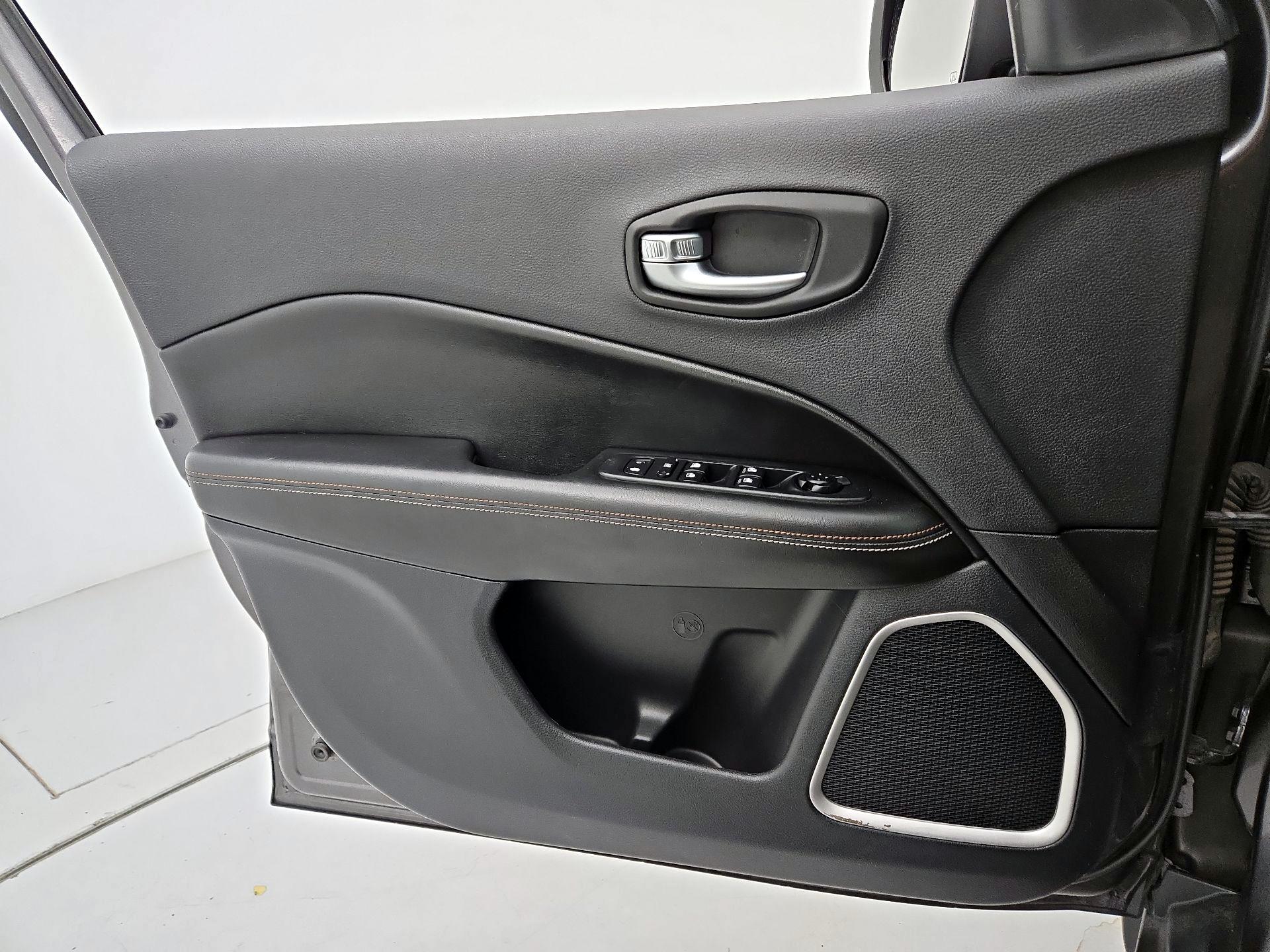 Thumbnail: 2021 Jeep Compass - 12