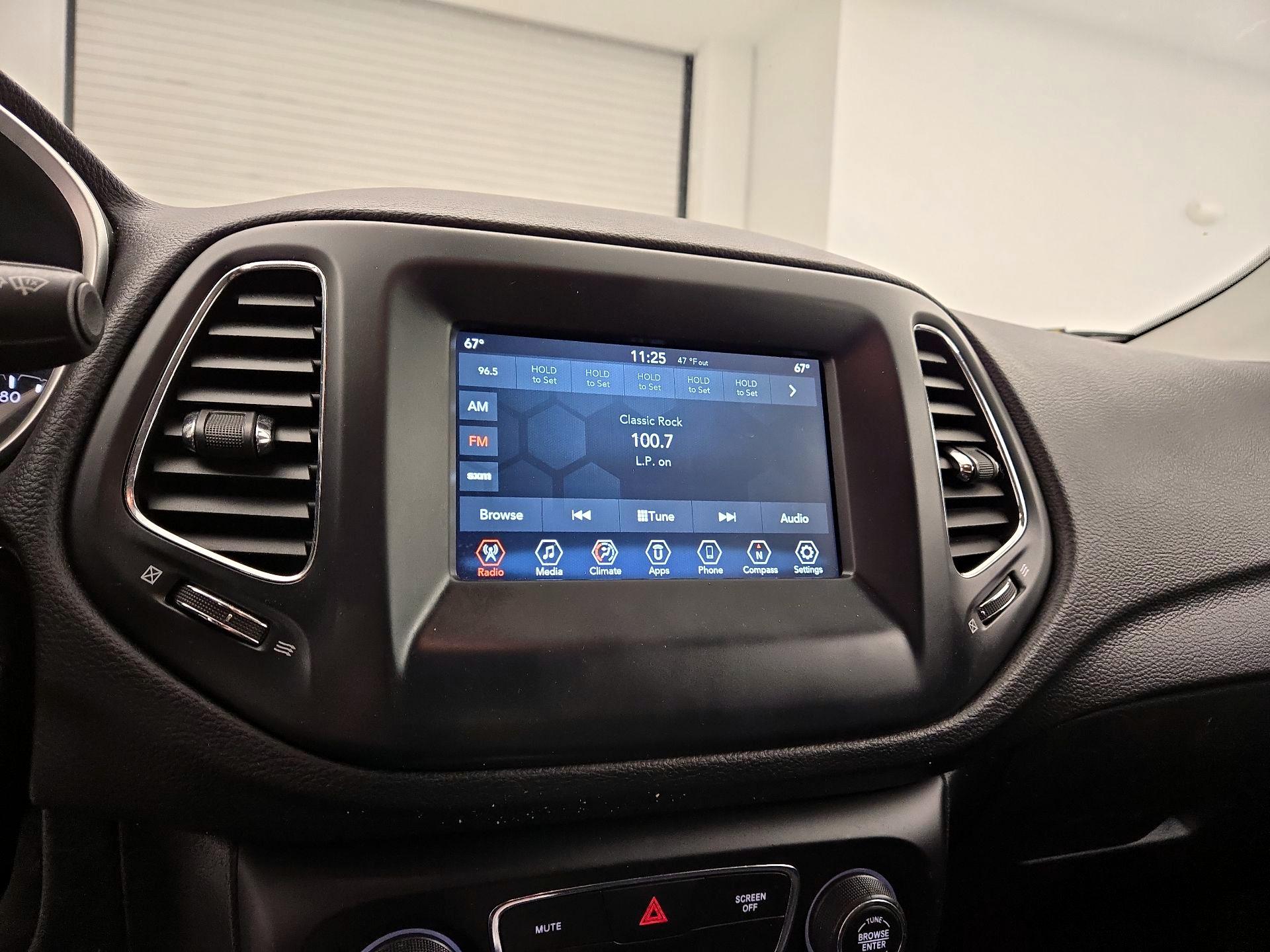 Thumbnail: 2021 Jeep Compass - 15