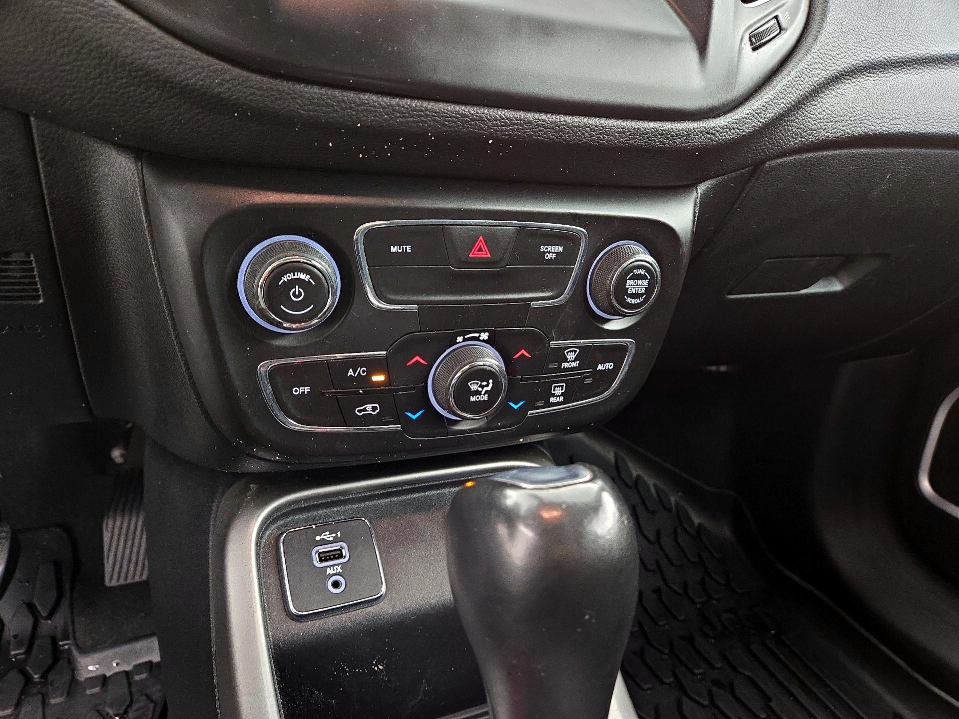 Thumbnail: 2021 Jeep Compass - 16